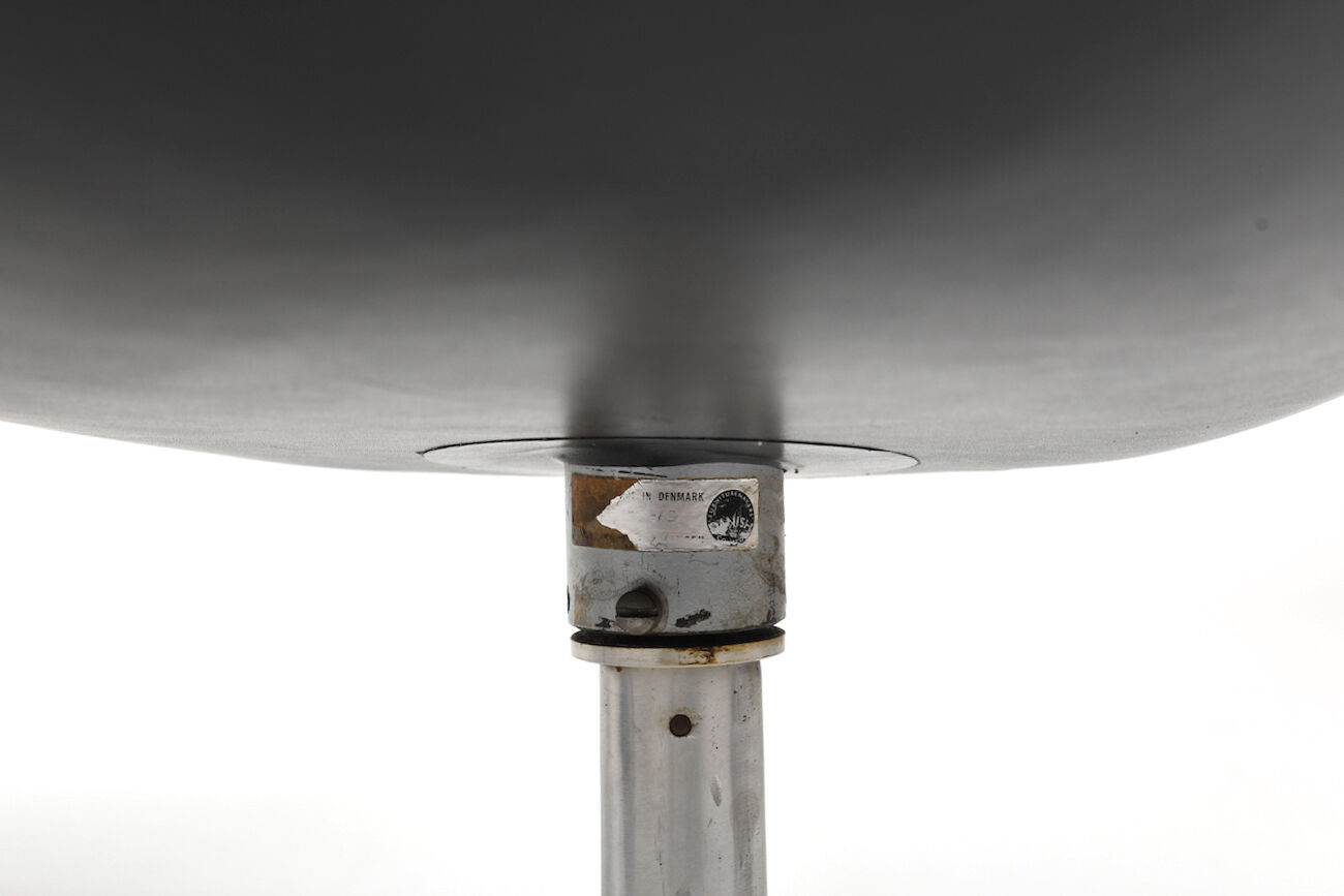 Pair of old Swan armchairs by Arne Jacobsen for Fritz Hansen 1963