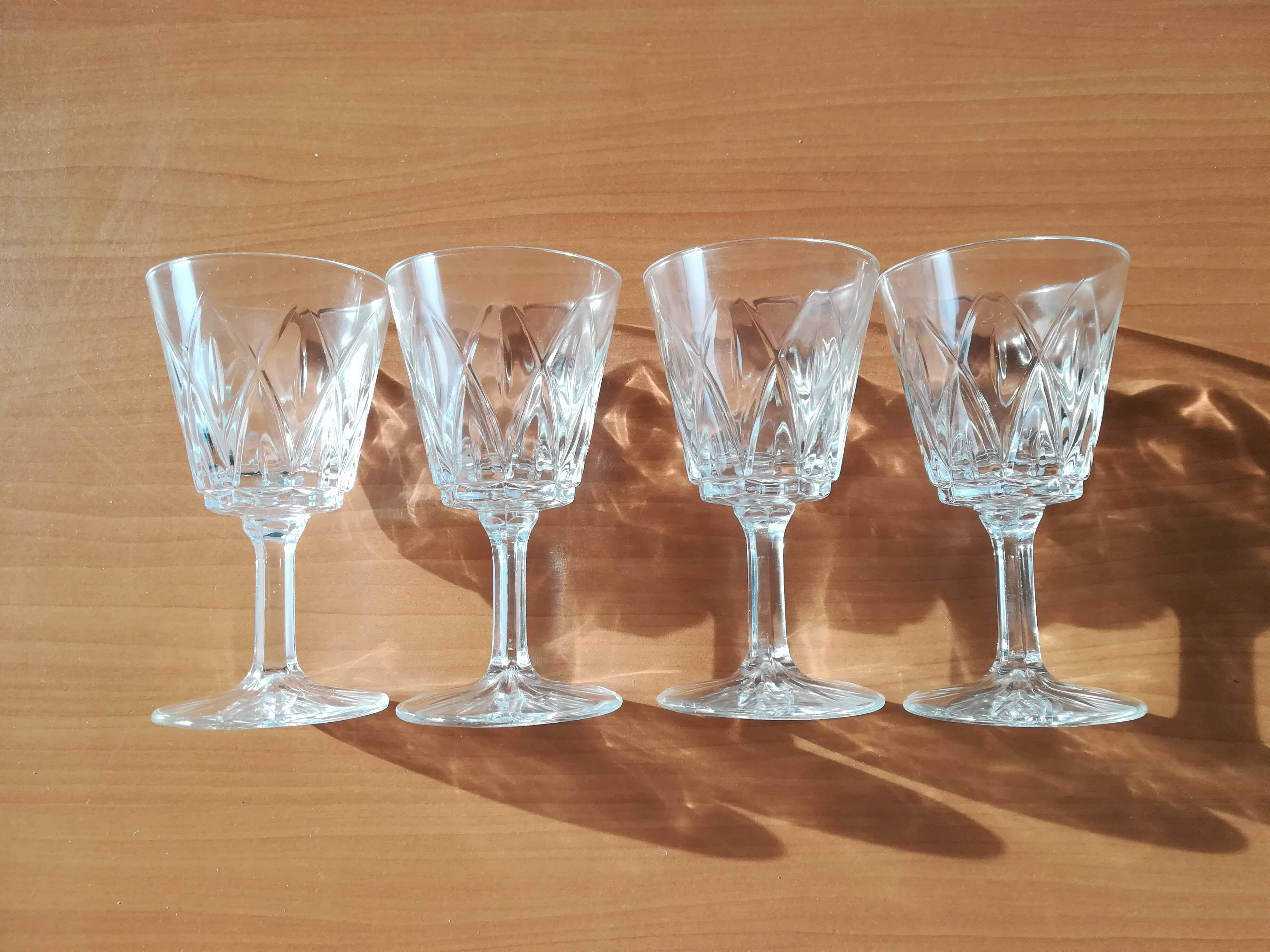 Set of 4 Harlequin Crystal Stemmed Glasses