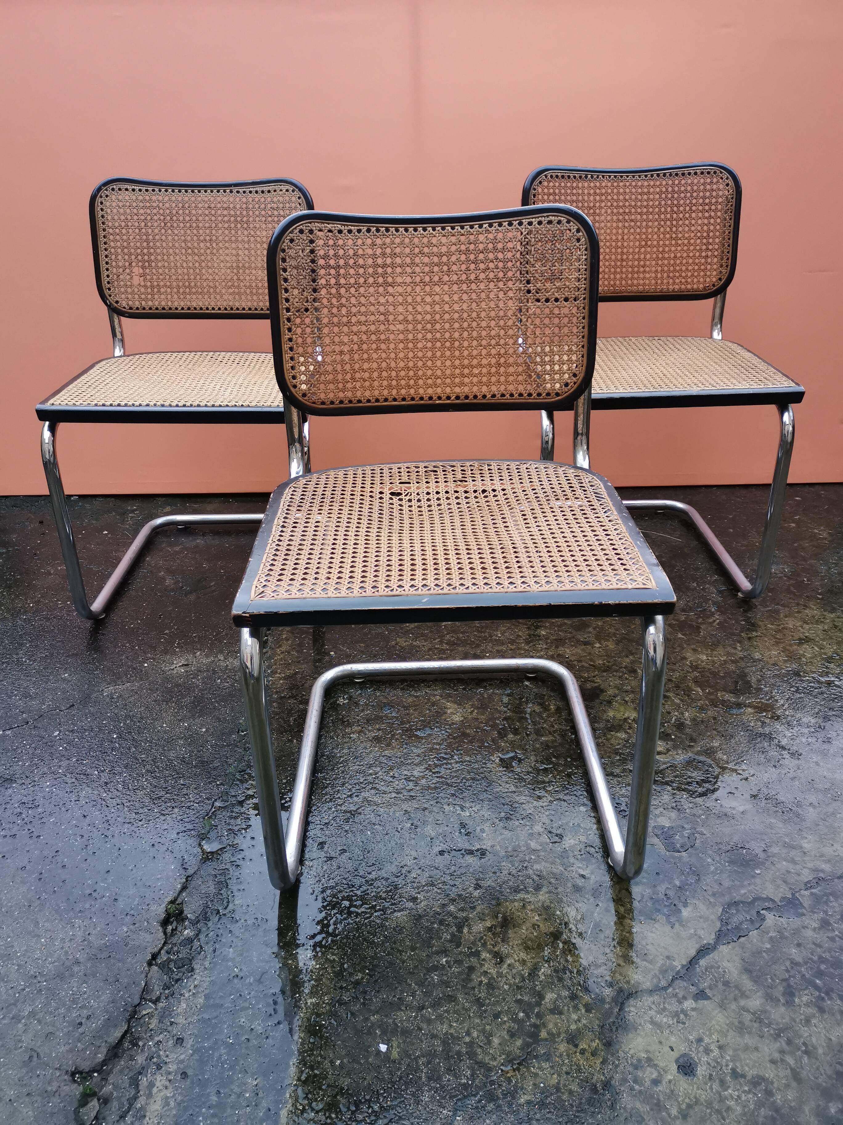 Trio de chaises B32 de Marcel Breuer