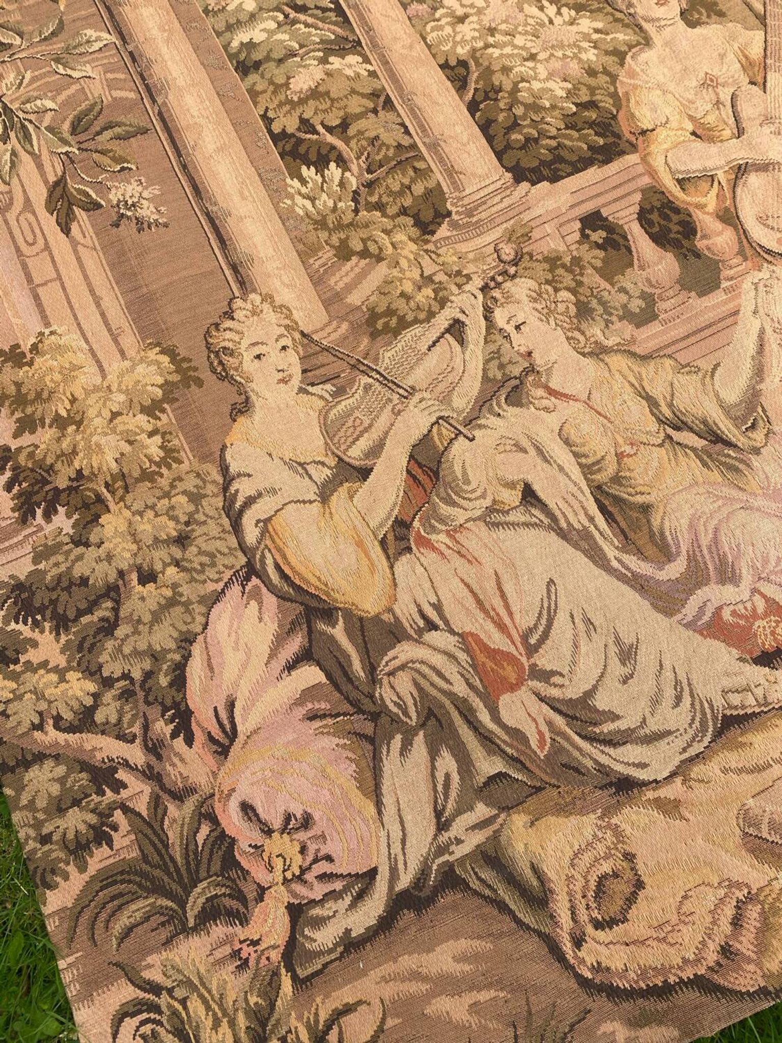 Grande tenture murale style aubusson scène musicale