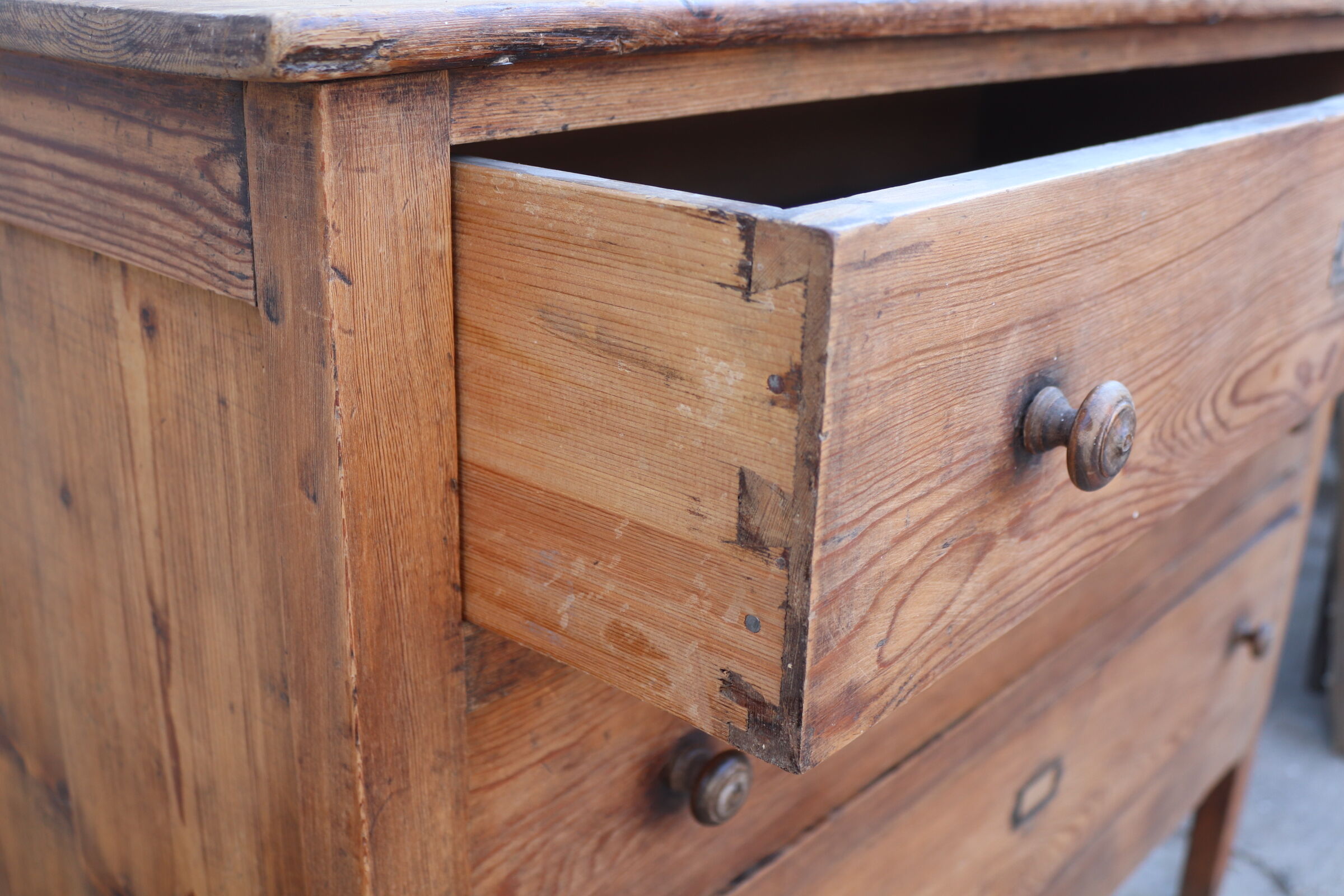 Chest of drawers in solid wood 19th
