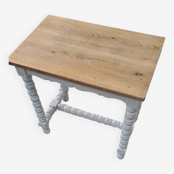 Side table with turned legs