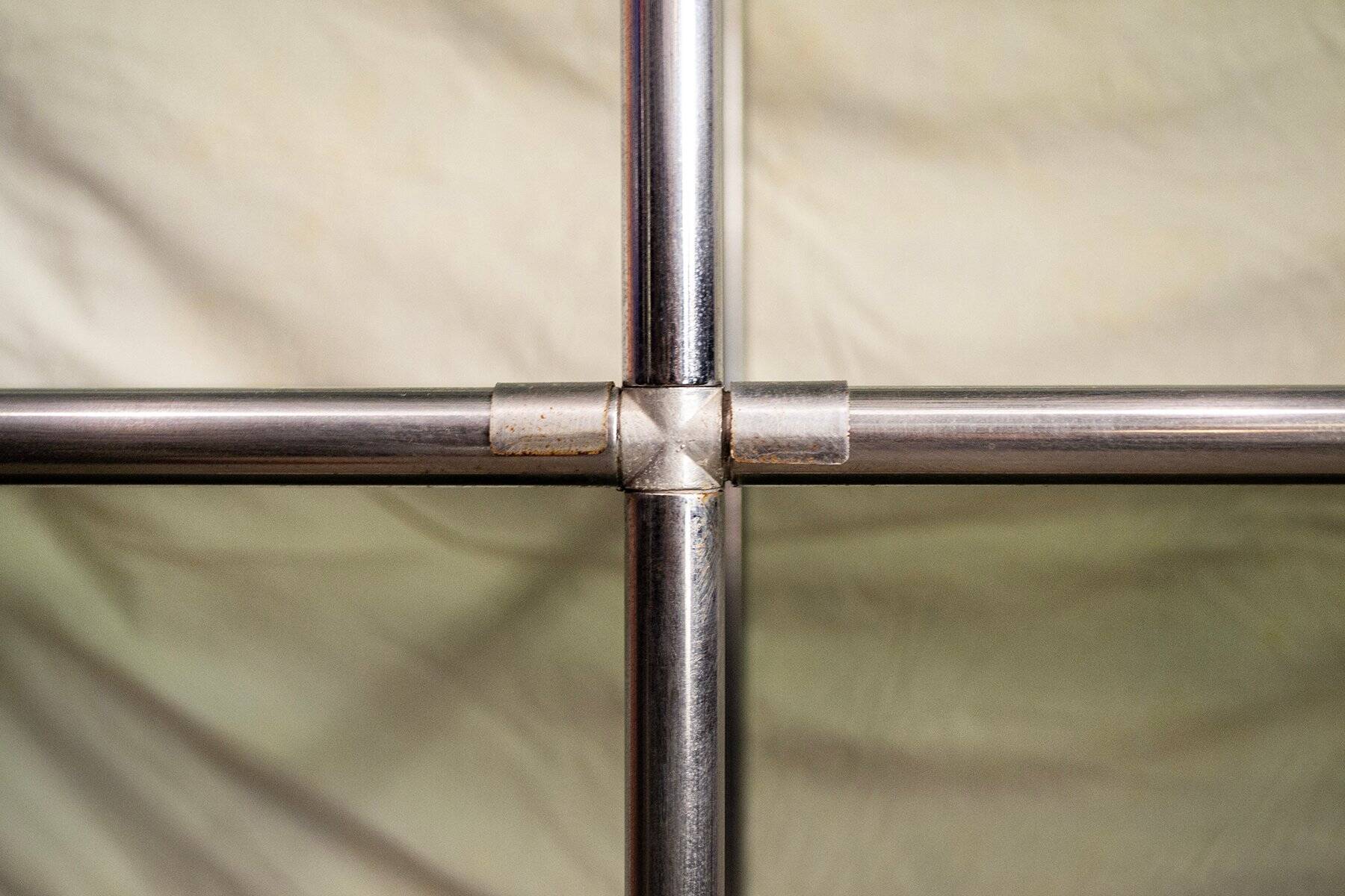 Libreria vintage autoportante in acciaio e vetro di Poul Cadovius per Royal System Denmark, anni '60