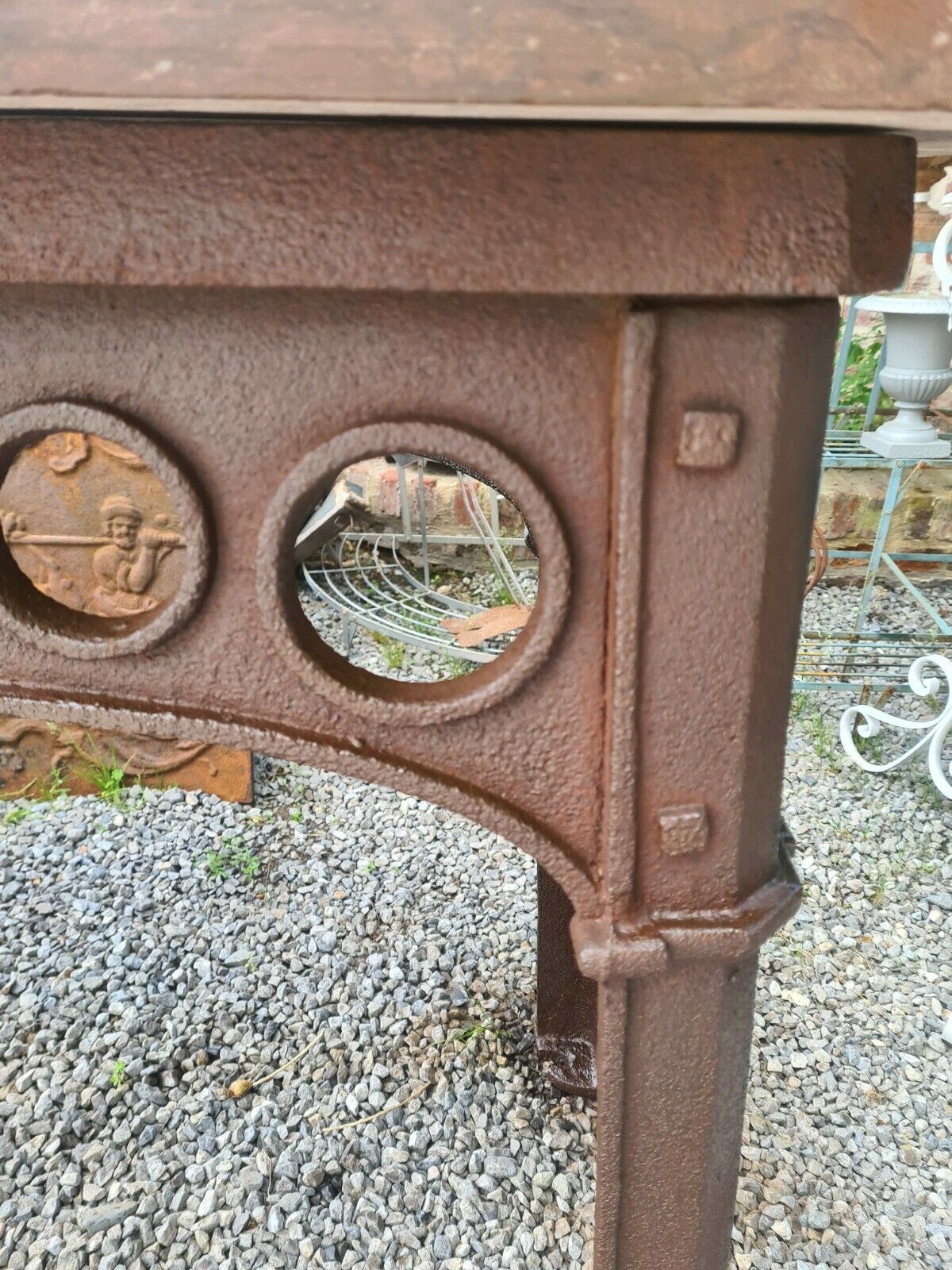 Industrial console table in cast iron and marble