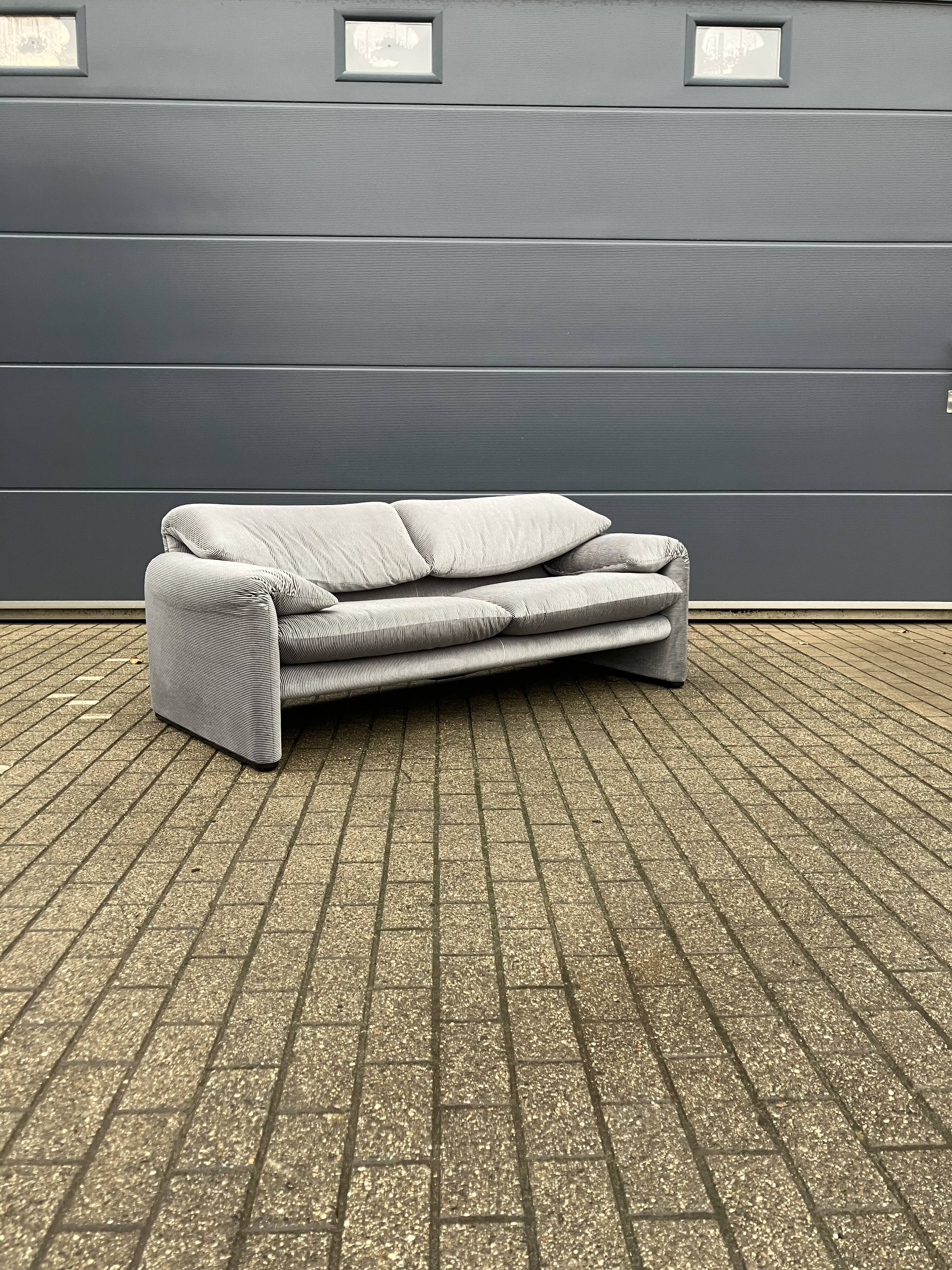 Originele Cassina Maralunga 2,5zit (190 cm) in NIEUWSTAAT!!