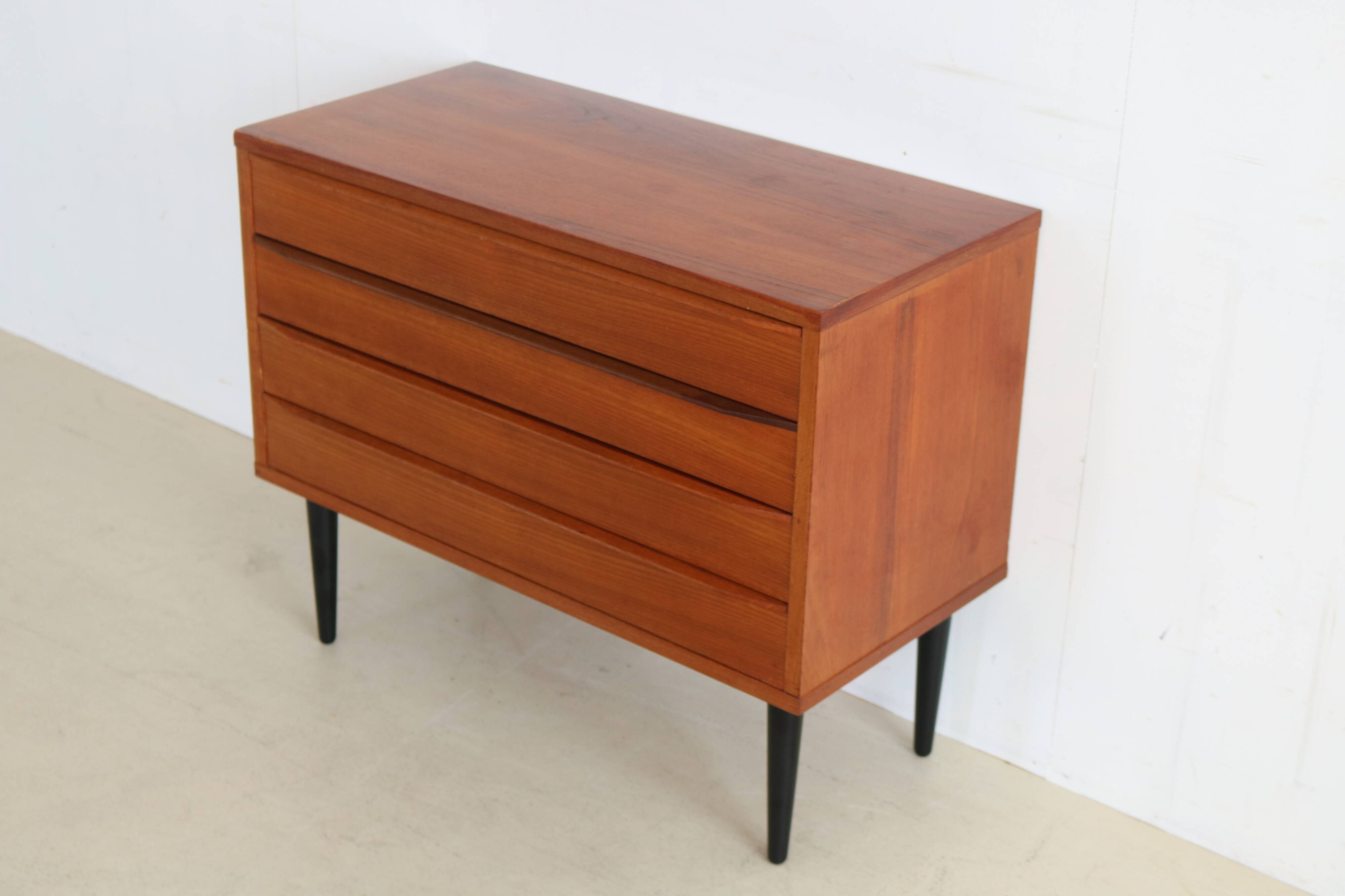 Commode en teck vintage