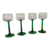 4 verres à pied vert