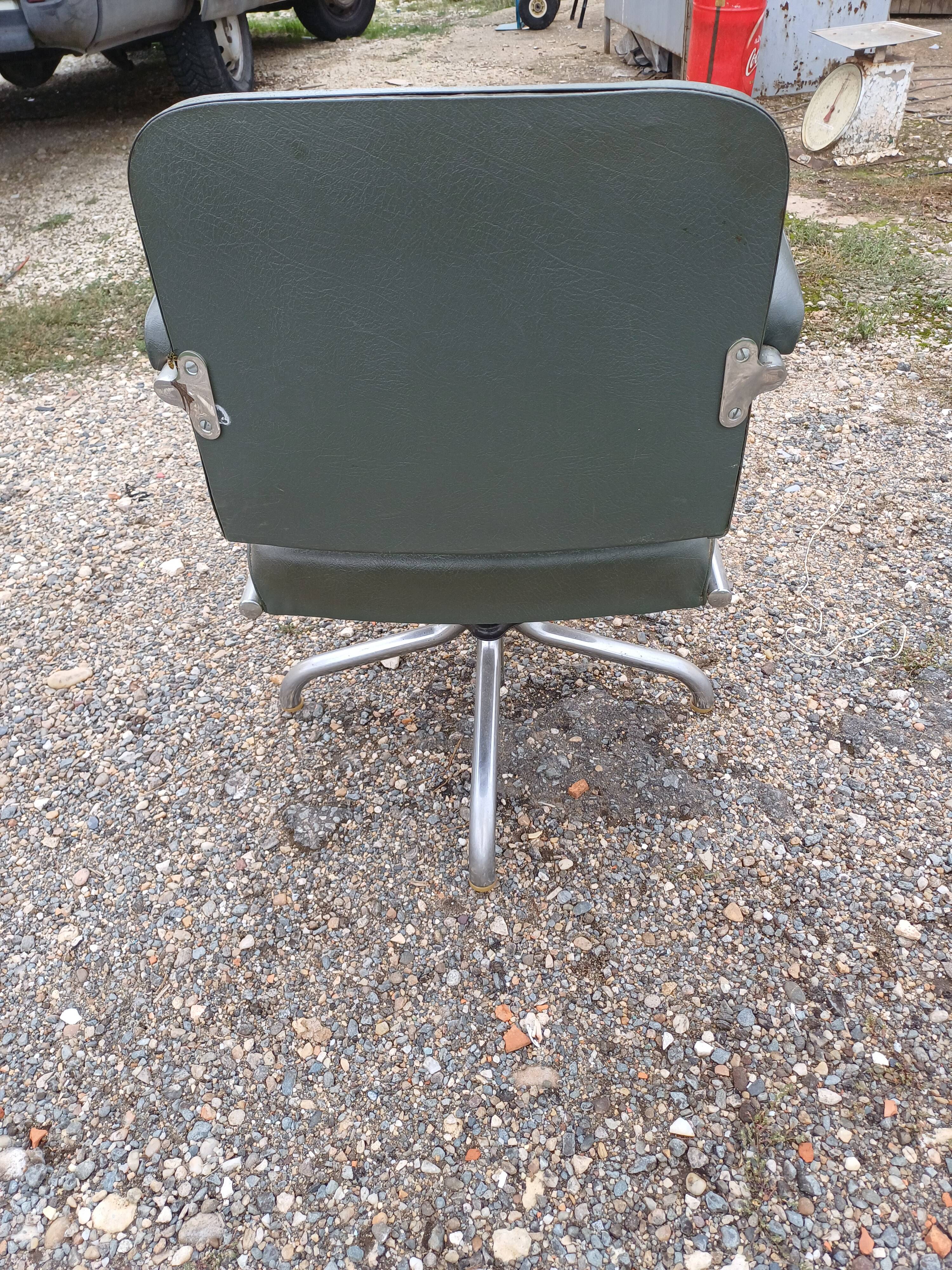 Pullman Armchair in Chrome Metal and Green Leatherette