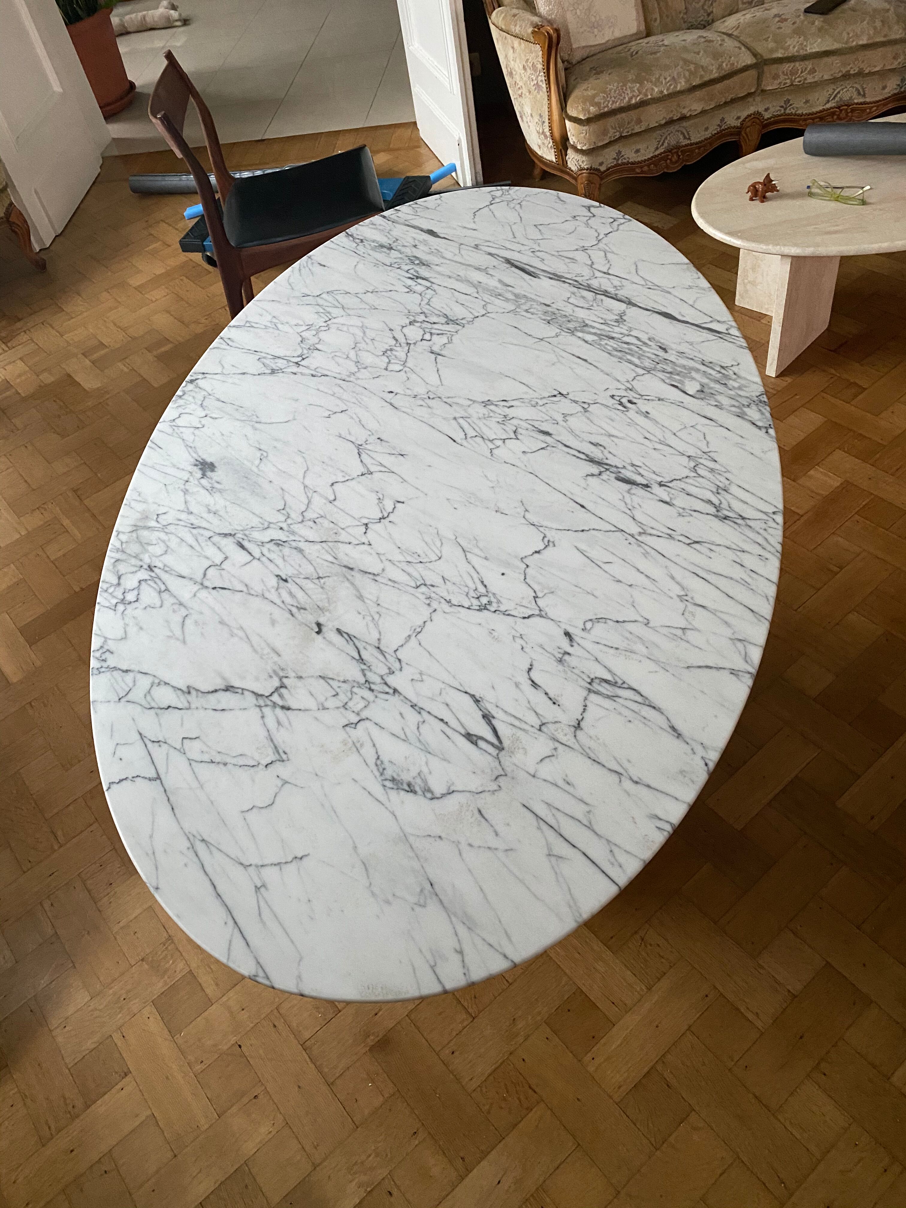 Table à manger oval marbre arabescato vintage Italie
