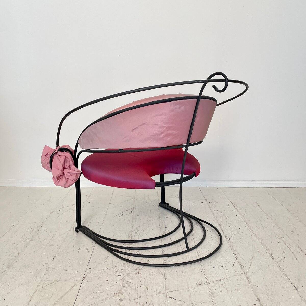 Postmodern Sculptural Armchair in Black Metal and Pink Red Silk Padding, 1980