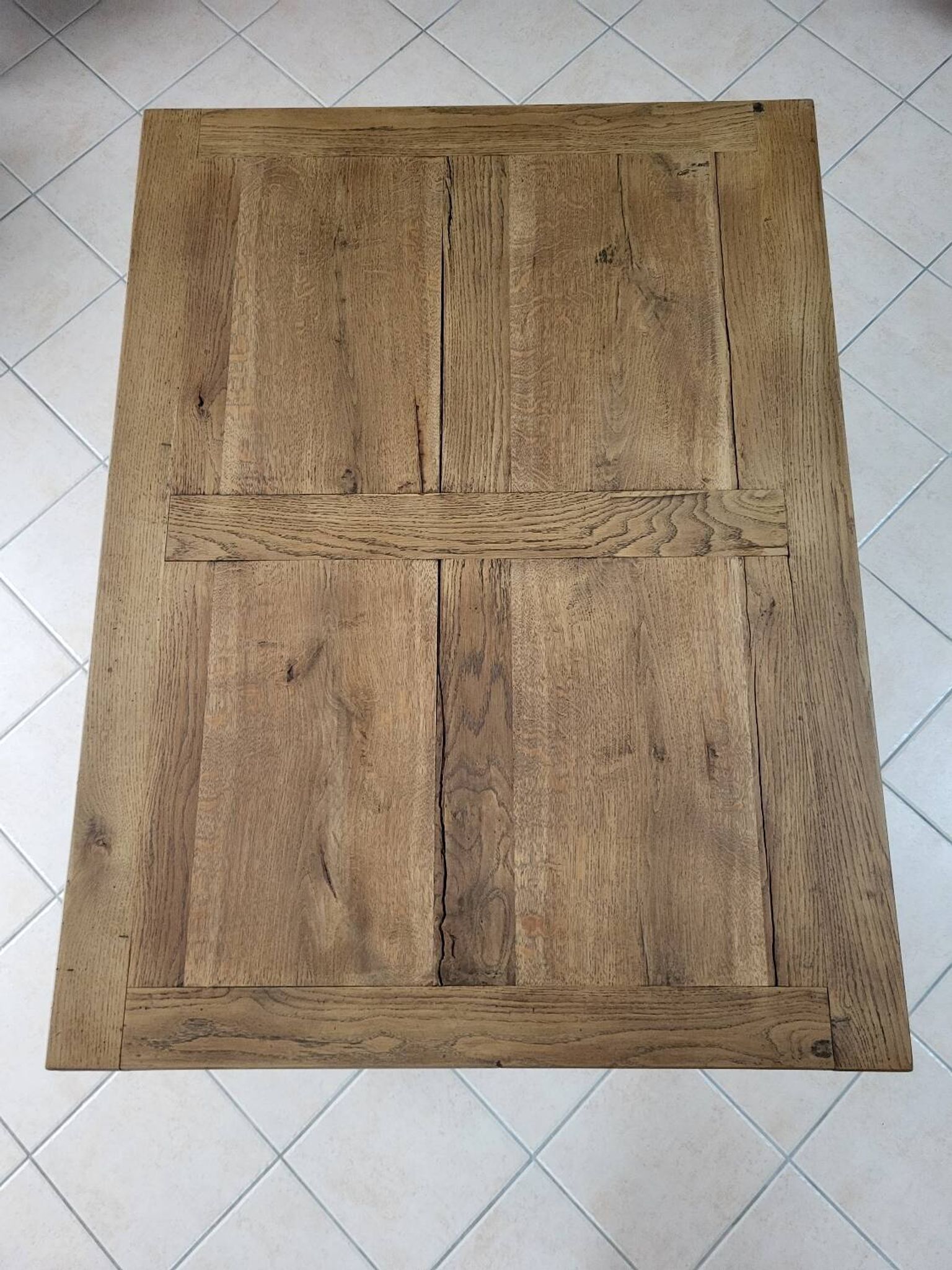 Extendable oak table
