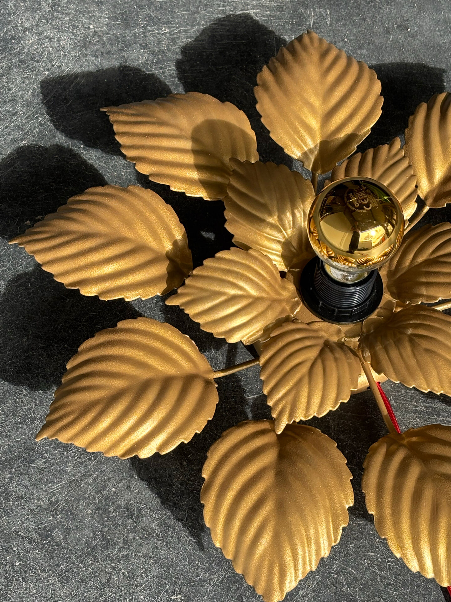 Applique baladeuse florale Masca dorée — Italie, années 70