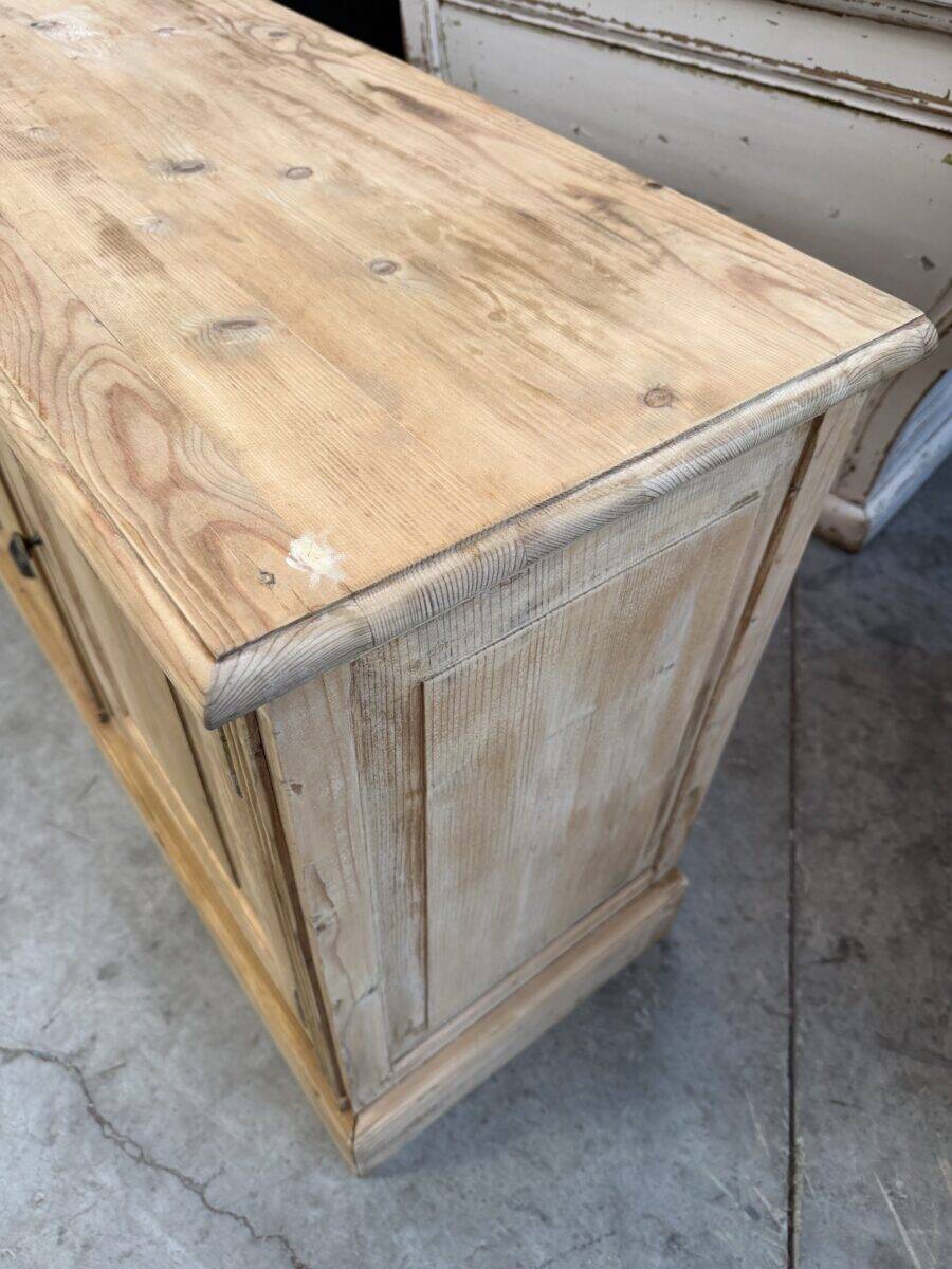 Workshop furniture made of fir.