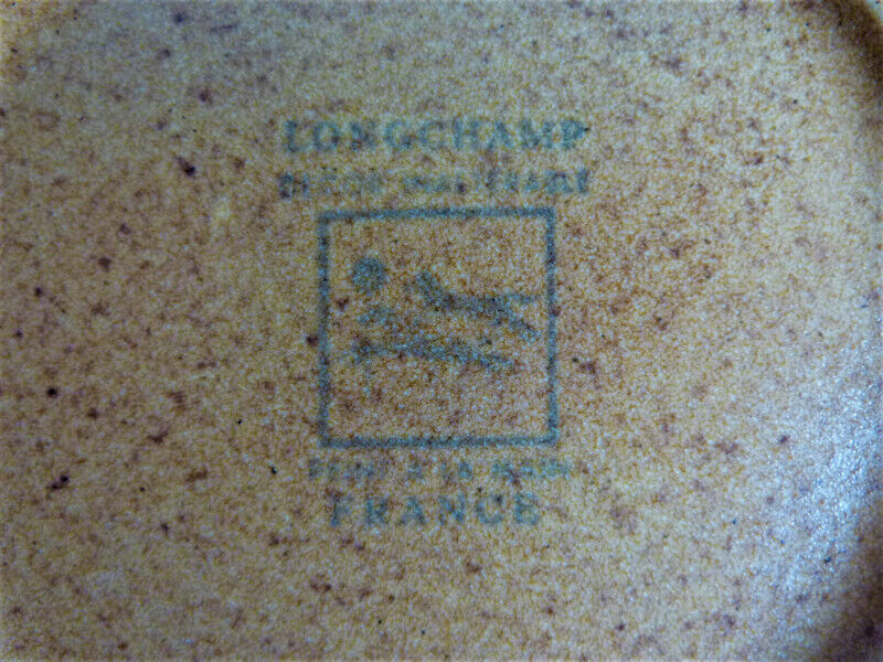 Longchamp hollow plates in Sandstone