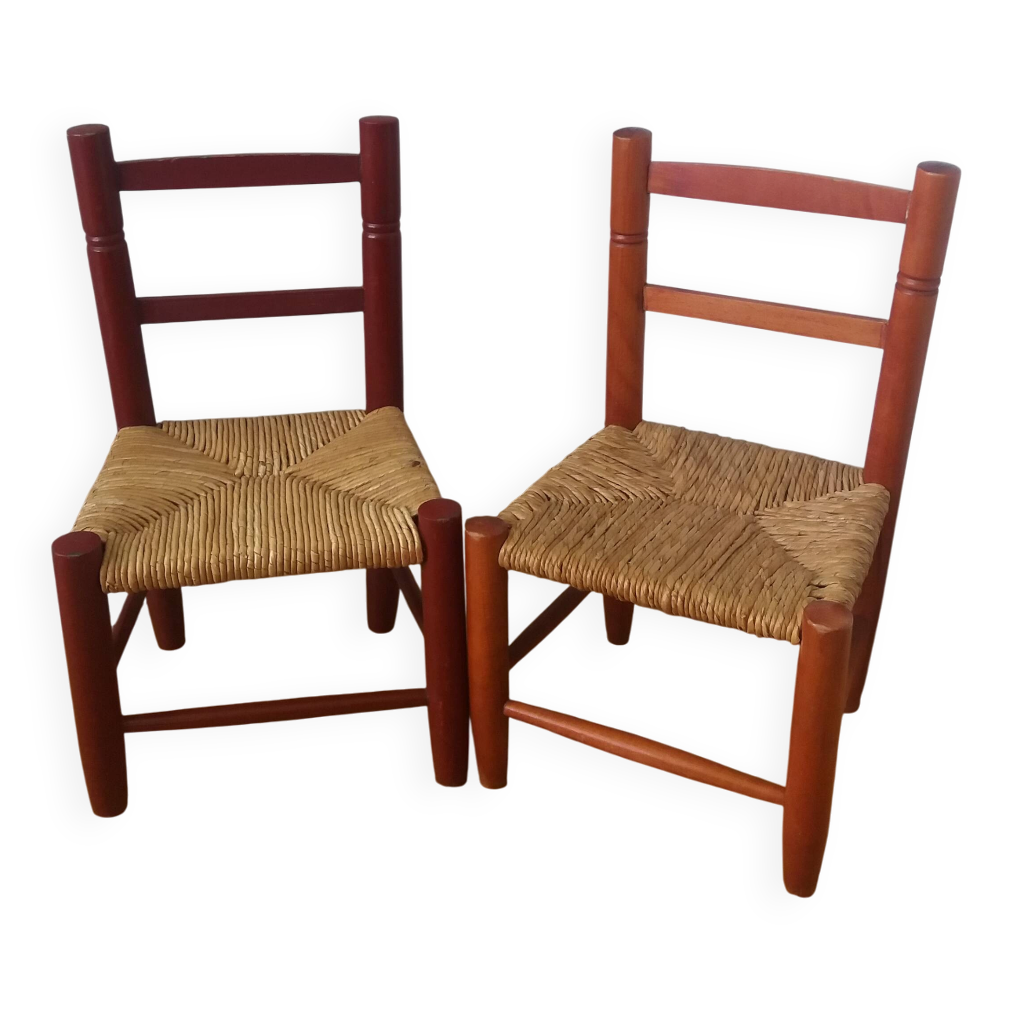 Children's straw chairs made of wood and straw.