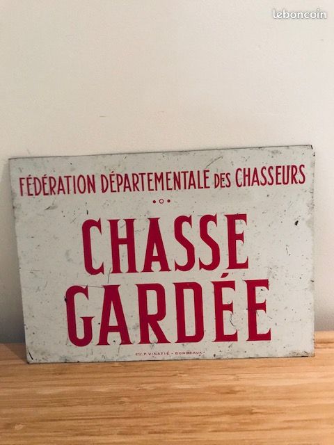 Metal plate HUNTING GUARDED