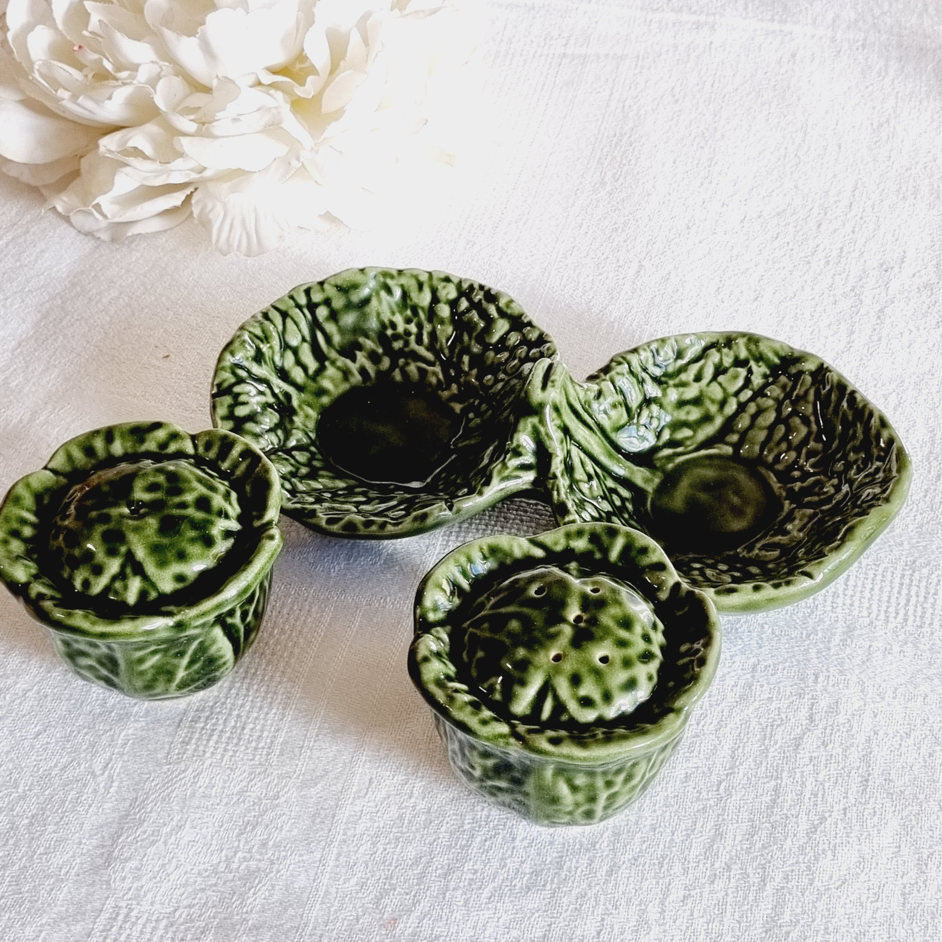 Salt and pepper in slurry cabbage