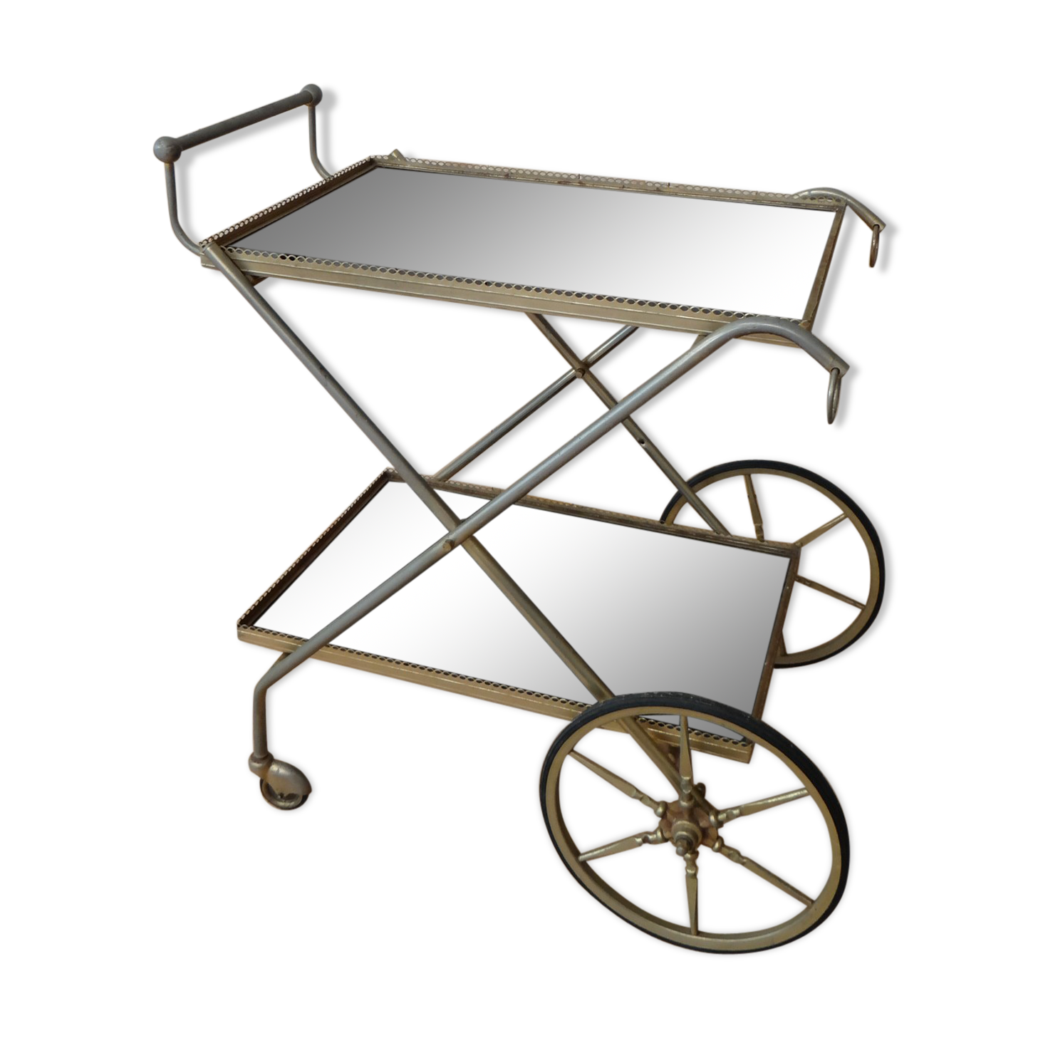 Rolling dessert in gold metal and trays in black formica