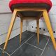 chaise moumoute vintage rouge
