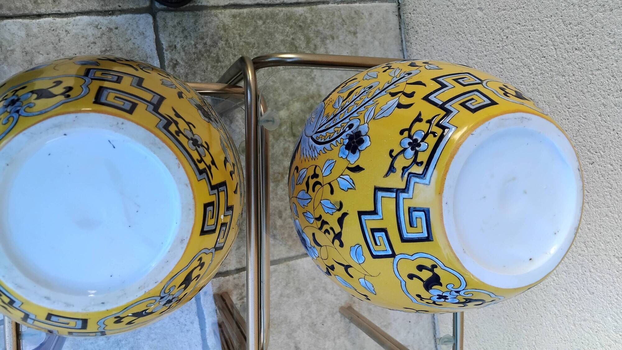 Pair of Chinese faience vases with Asian dragon decor in a Japonese style.