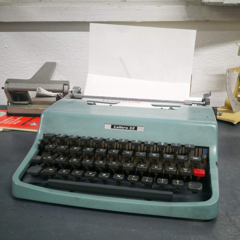 Olivetti Typewriter - Lettera 32