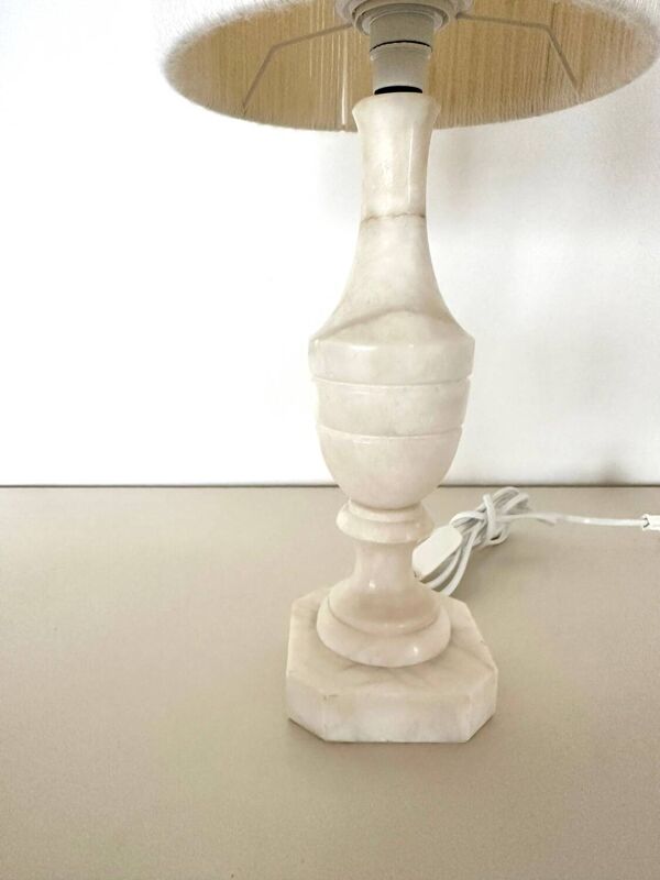 Lampe en albâtre et laine