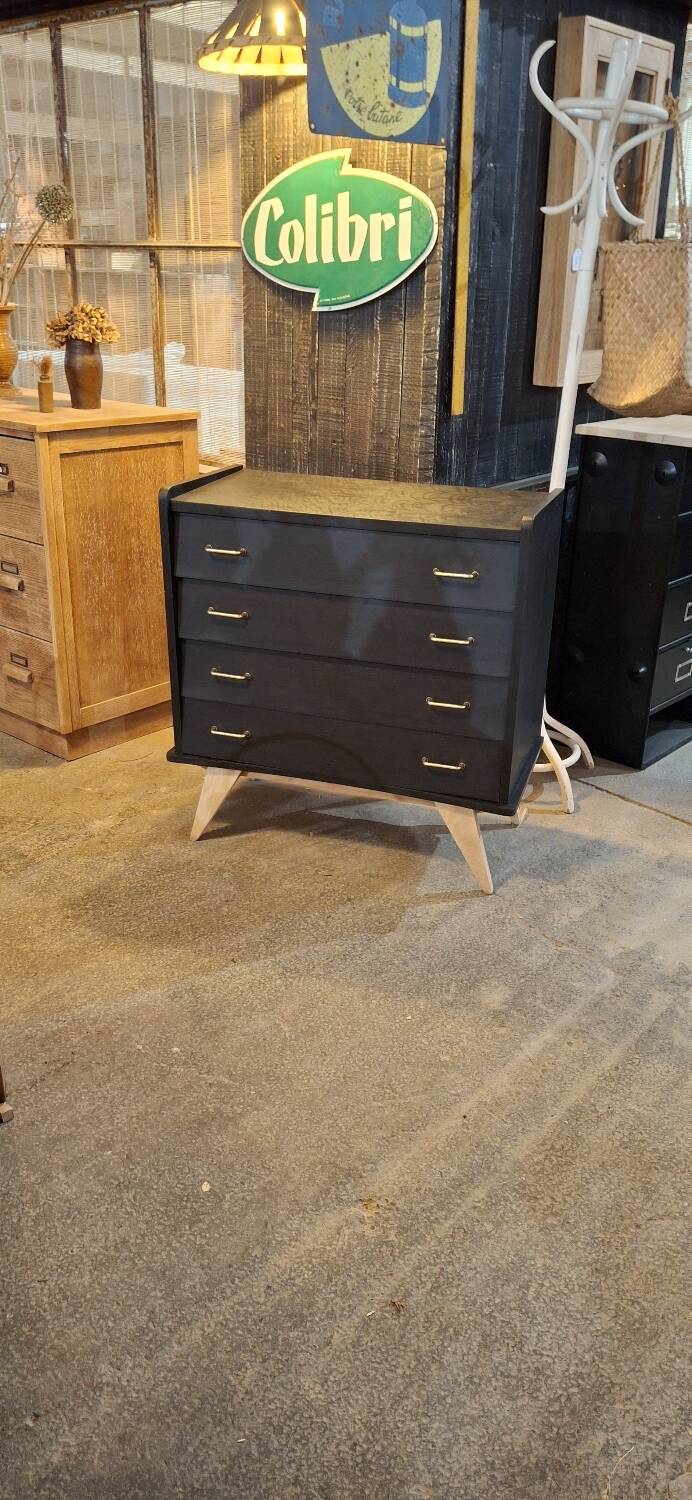 Vintage chest of drawers
