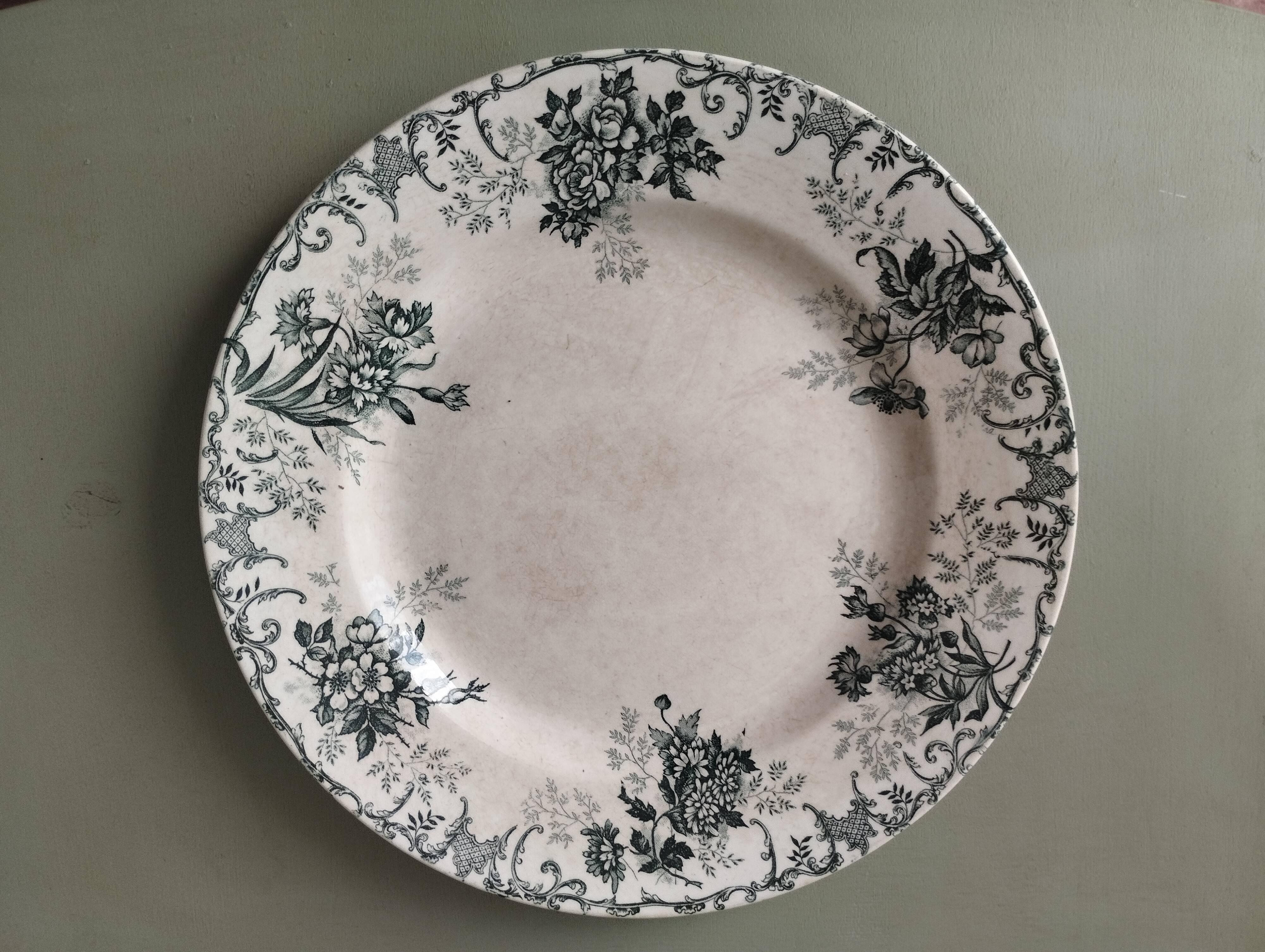 Round earthenware dish from Choisy le Roi Floréal