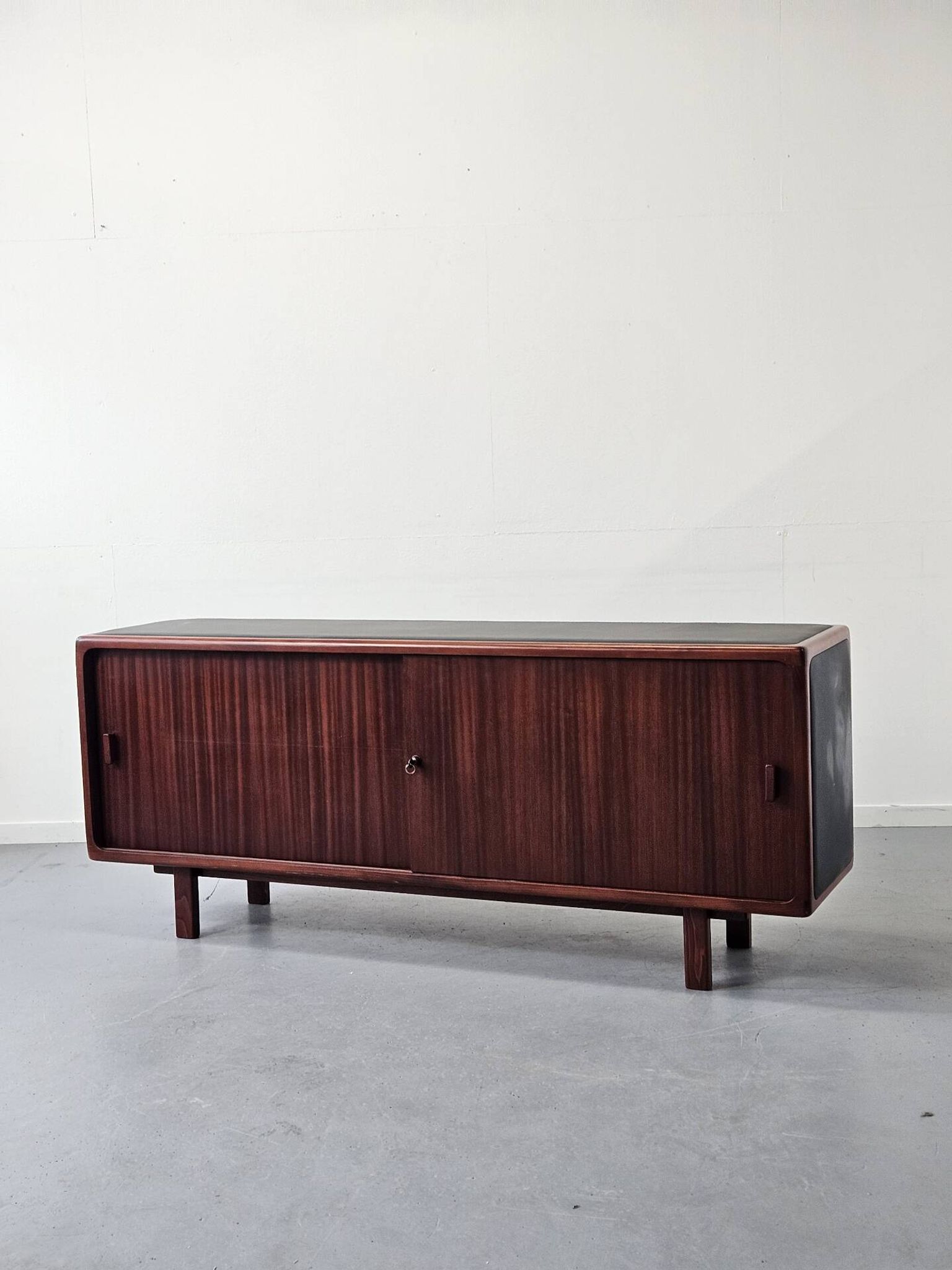 Vintage enfilade in teak and leather, 1970s.