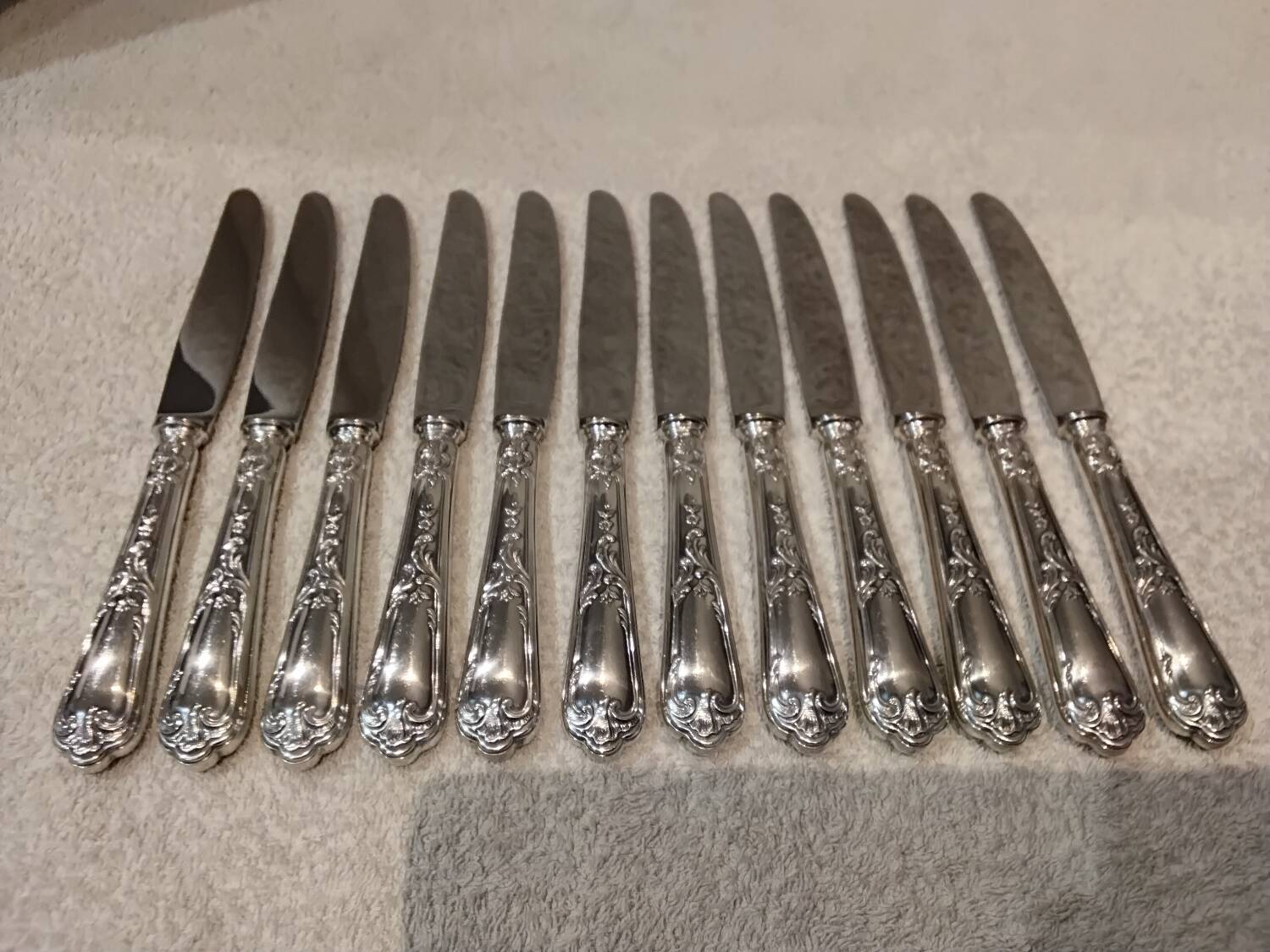 12 silver-plated dessert knives, Ercuis silversmith, Louis XV style, 29