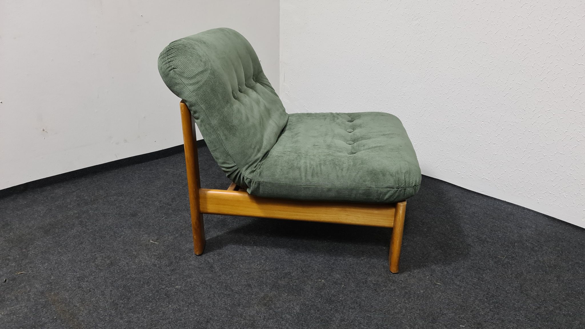 Vintage lounge chair