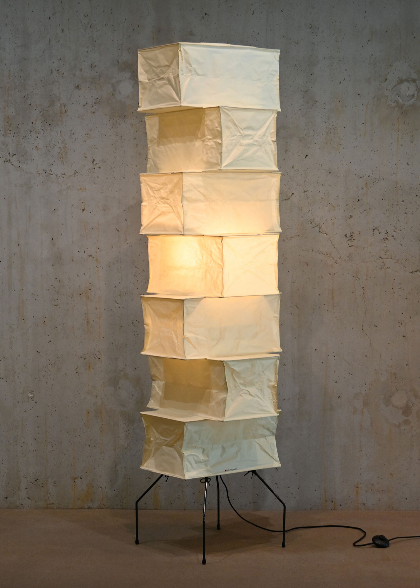 Isamu Noguchi Akari Light Sculpture Model UF4-L10 Handcrafted by Ozeki, Japan