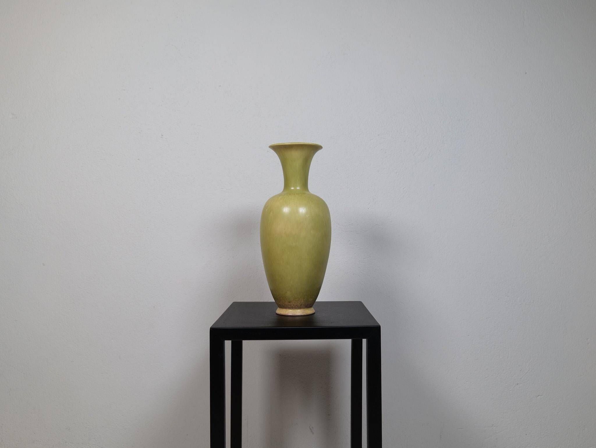 Modern mid-century vase by Rörstrand, designed by Gunnar Nylund, Sweden, 1950s.