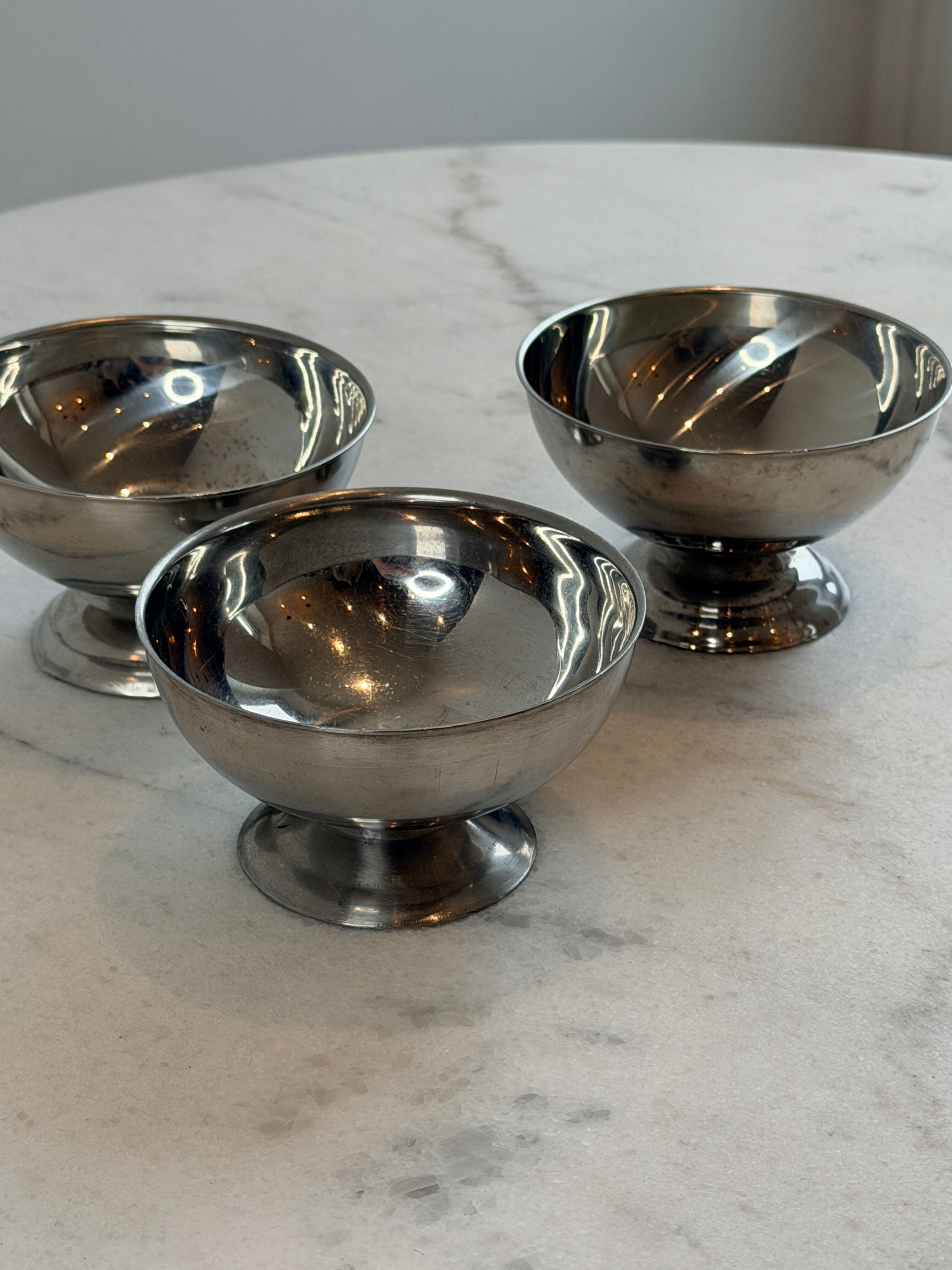 Set of 3 stainless steel bowls
