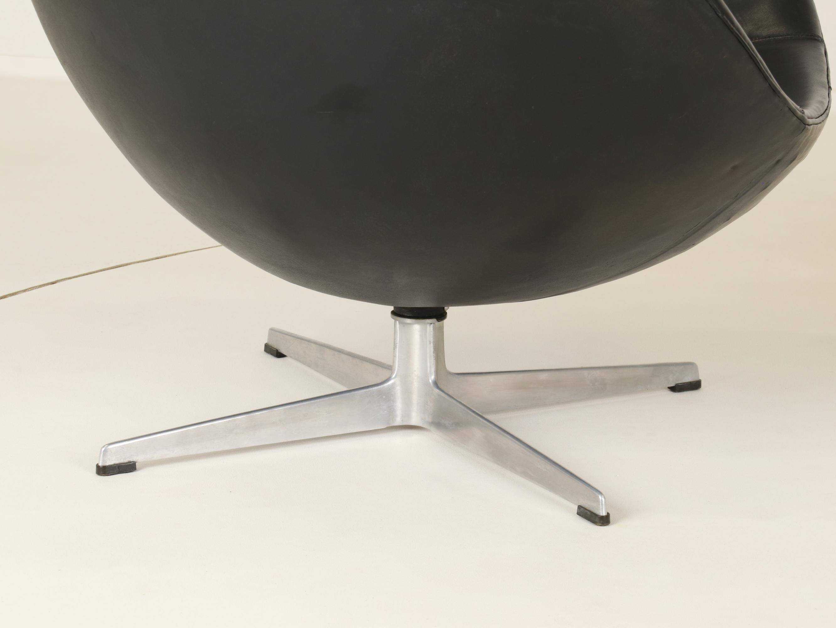 Early Egg Chair and Ottoman by Arne Jacobsen, Denmark, 1960s