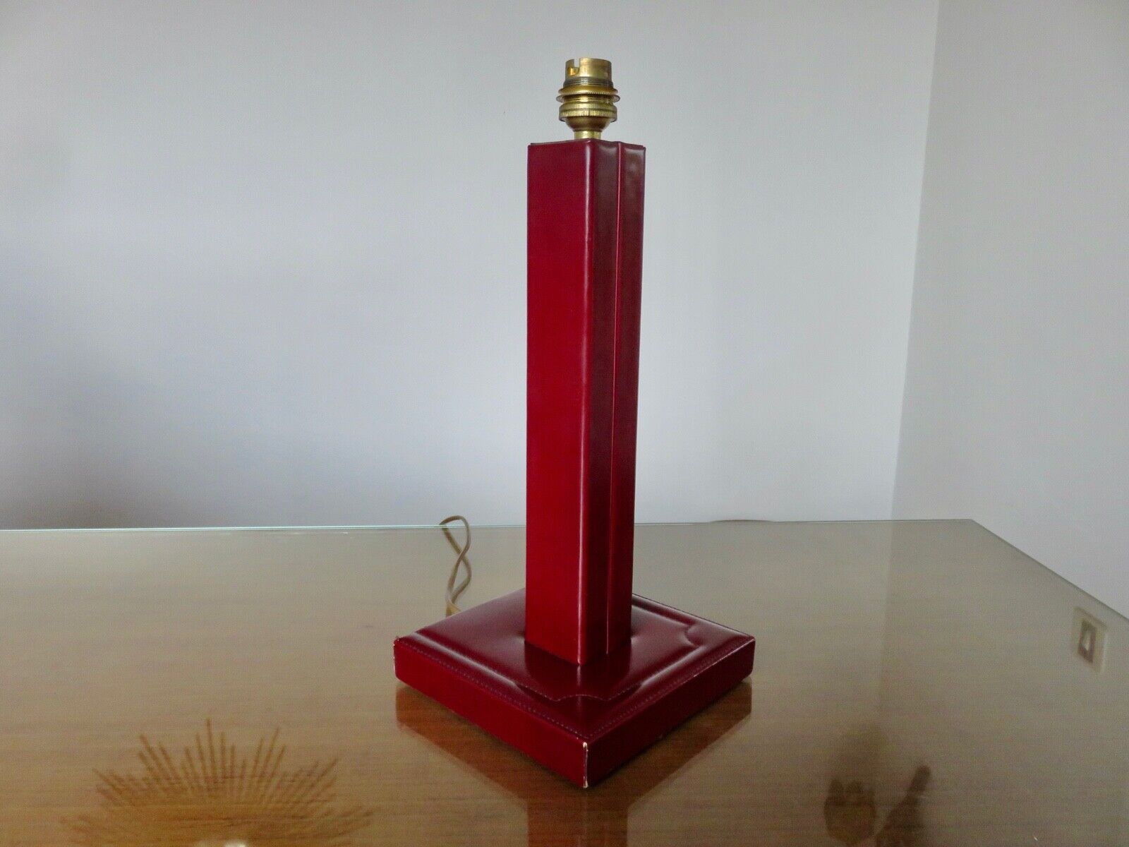 Lamp "the tanner" in burgundy leather 60s 70s