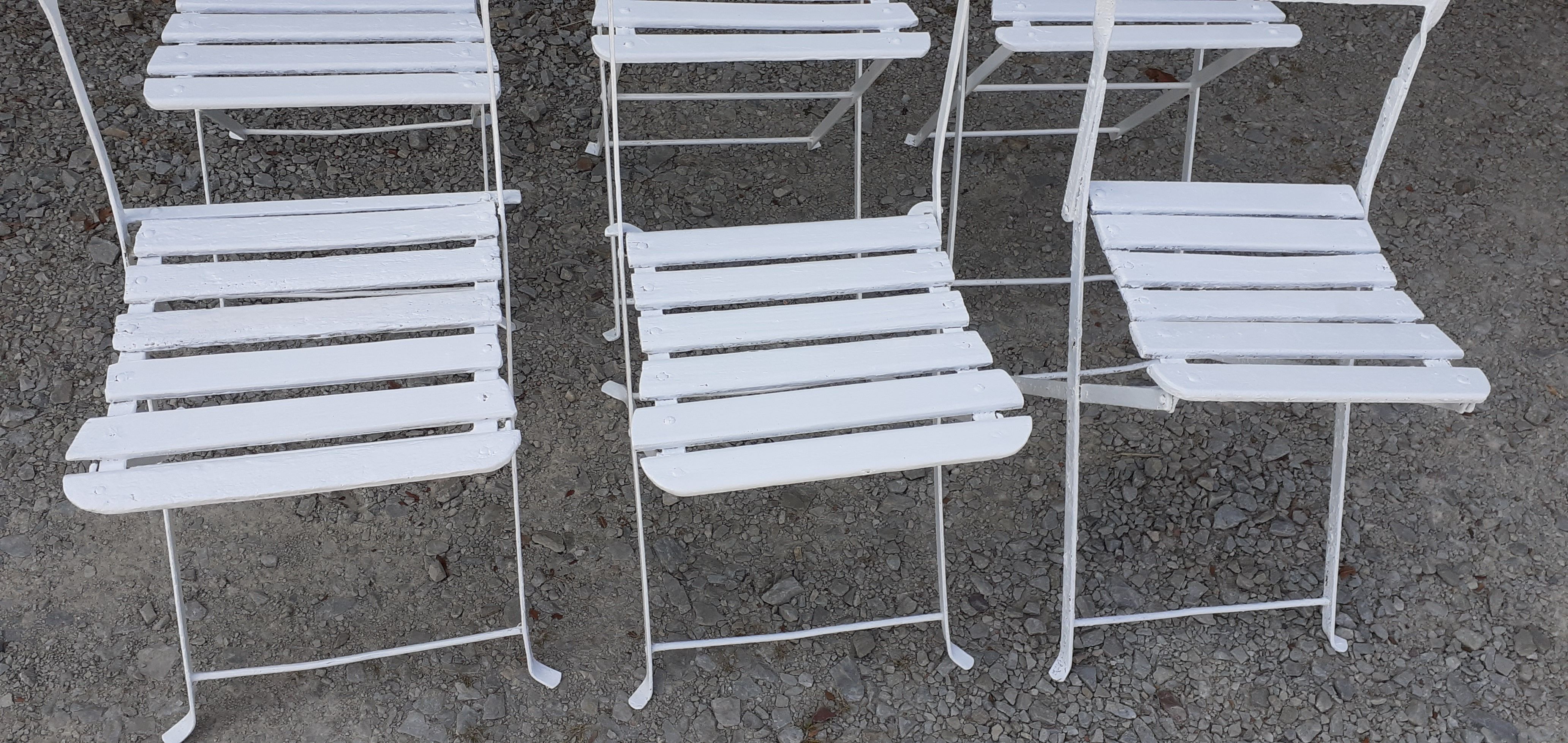 Garden furniture 1 table 6 chairs wood and old white metal