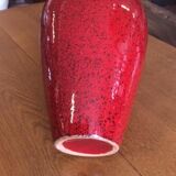 Vase en porcelaine rouge