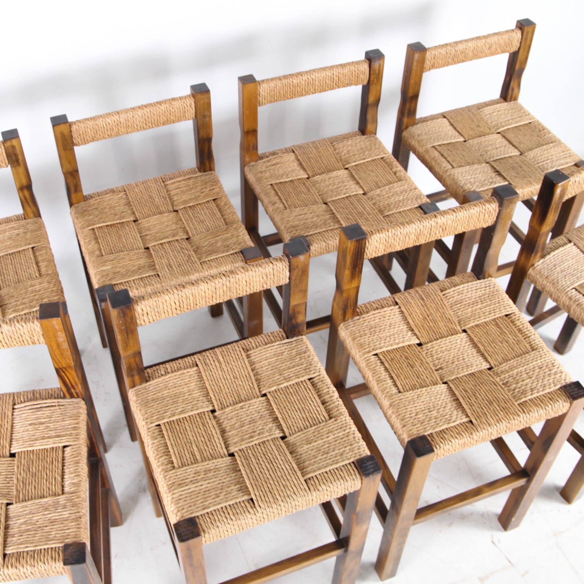 Suite de 8 tabourets en corde
