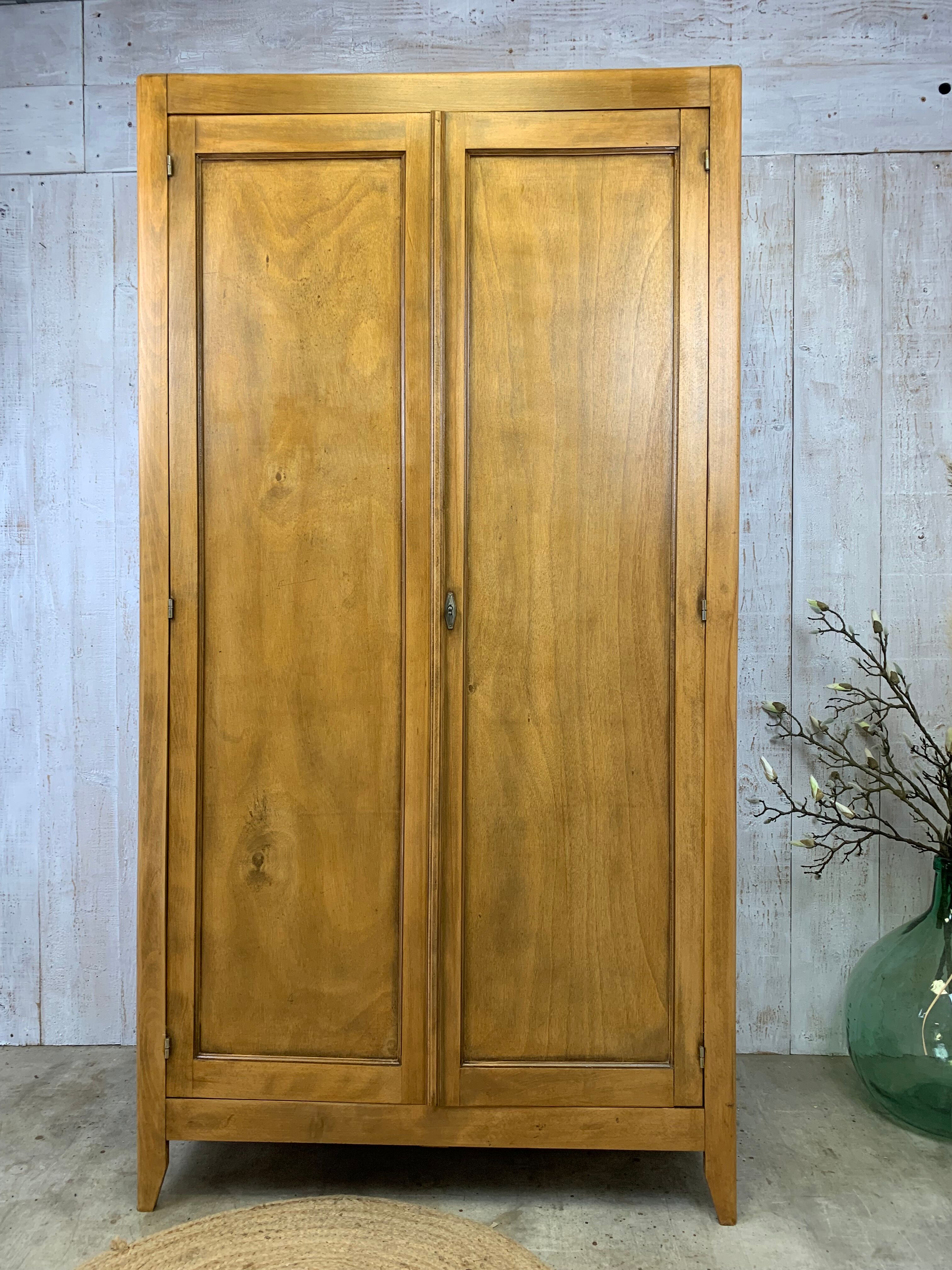 Armoire parisienne vintage
