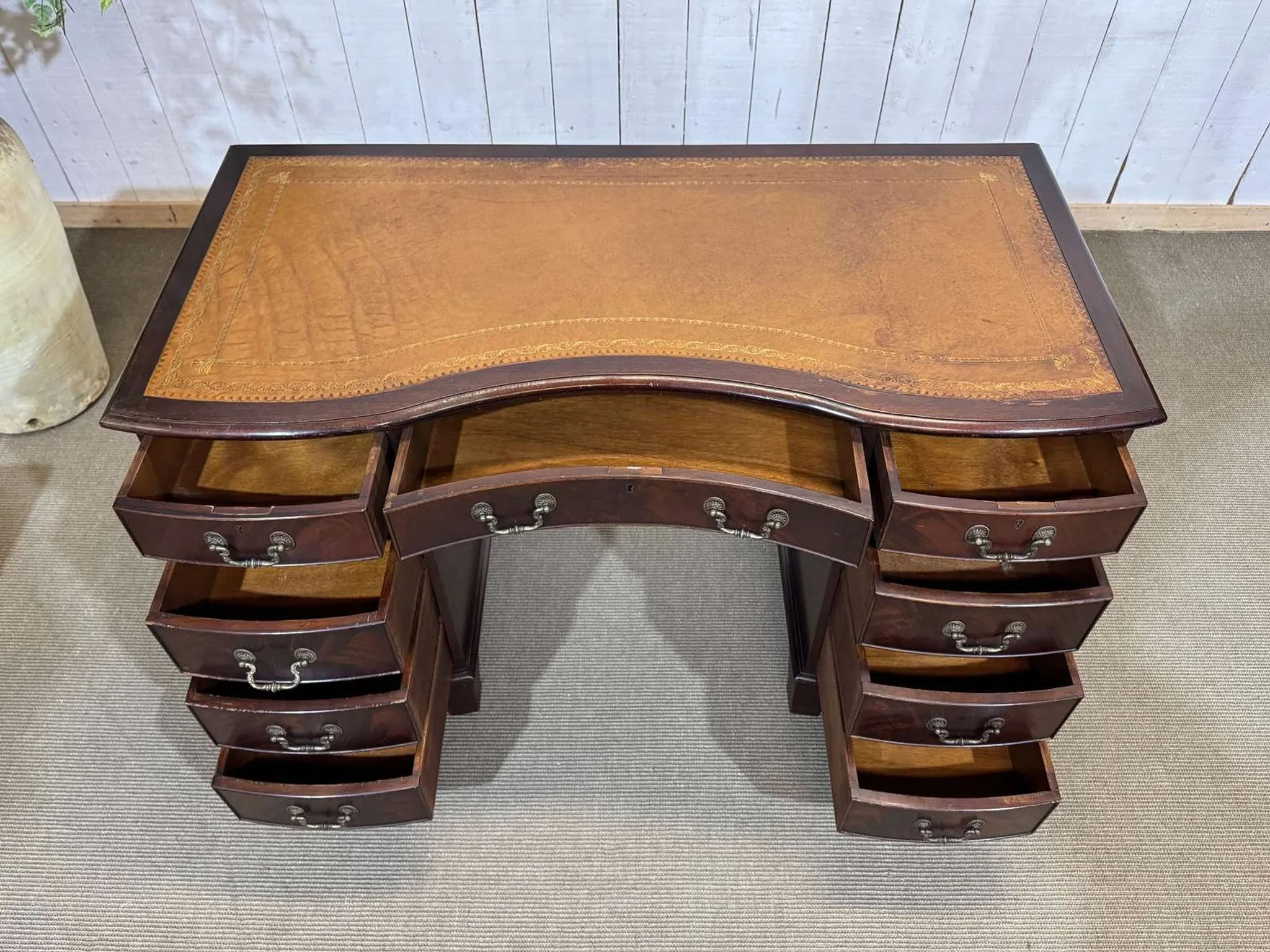 English desk with drawers from the 1950s in mahogany with a leather top.