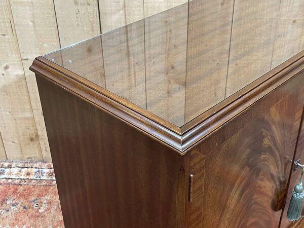Buffet chippendale en acajou des années 1950 avec dessus verre