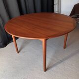 Scandinavian round table