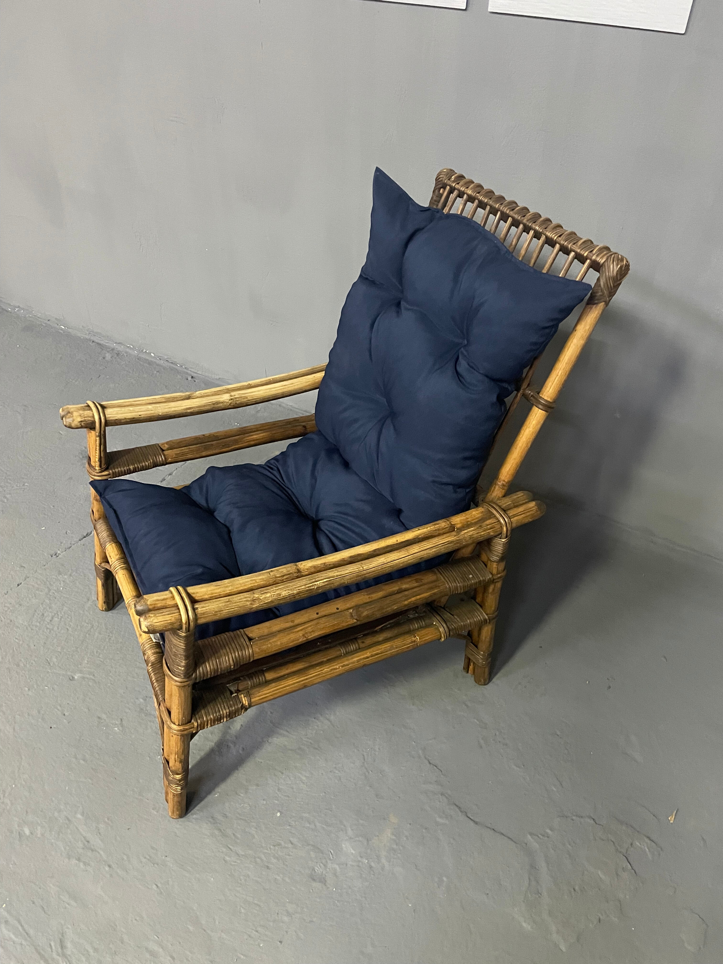 Fauteuil en rotin et son assise neuve extérieure