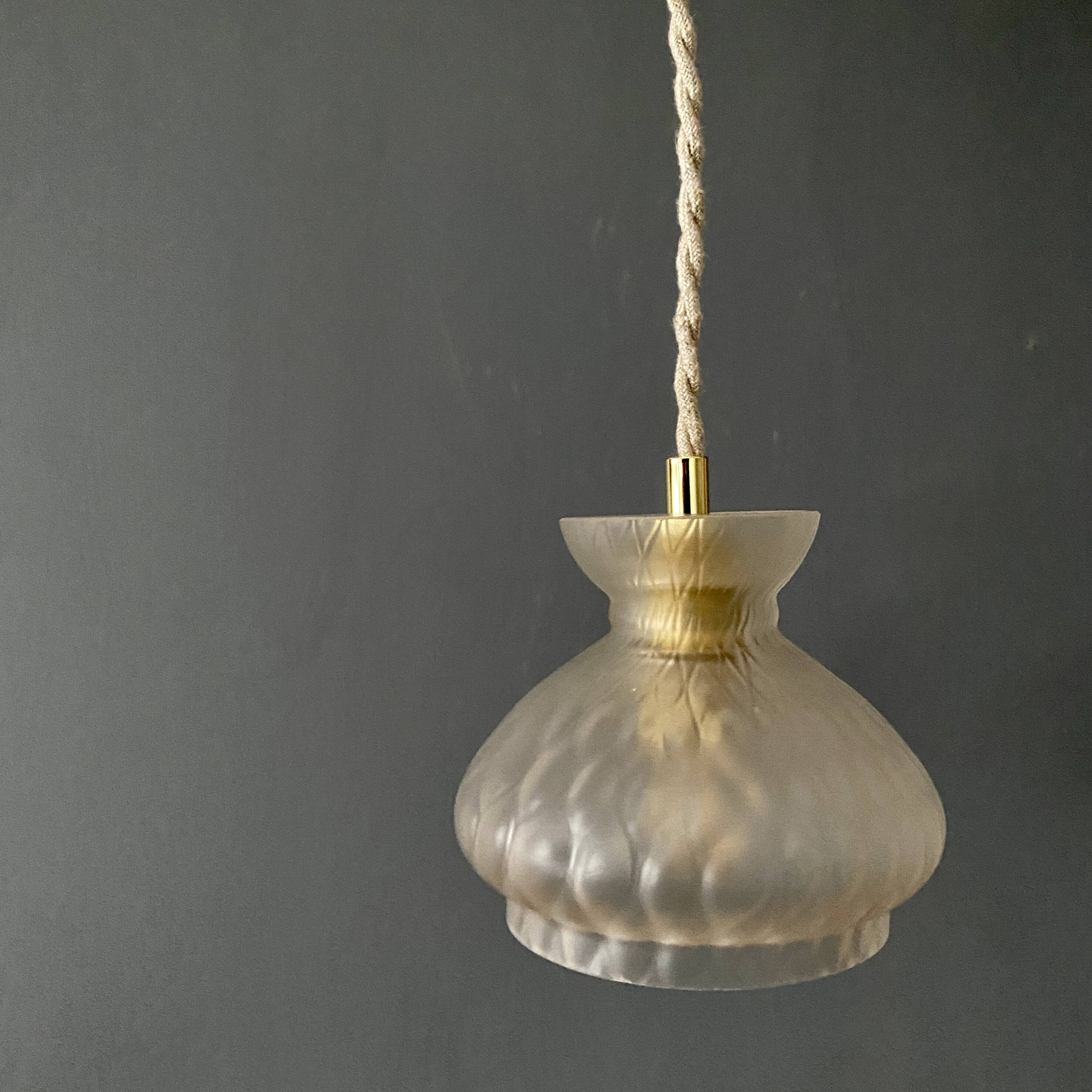 Suspension vintage en verre dépoli