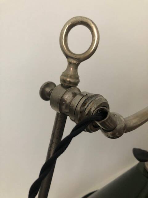 Articulated desk lamp