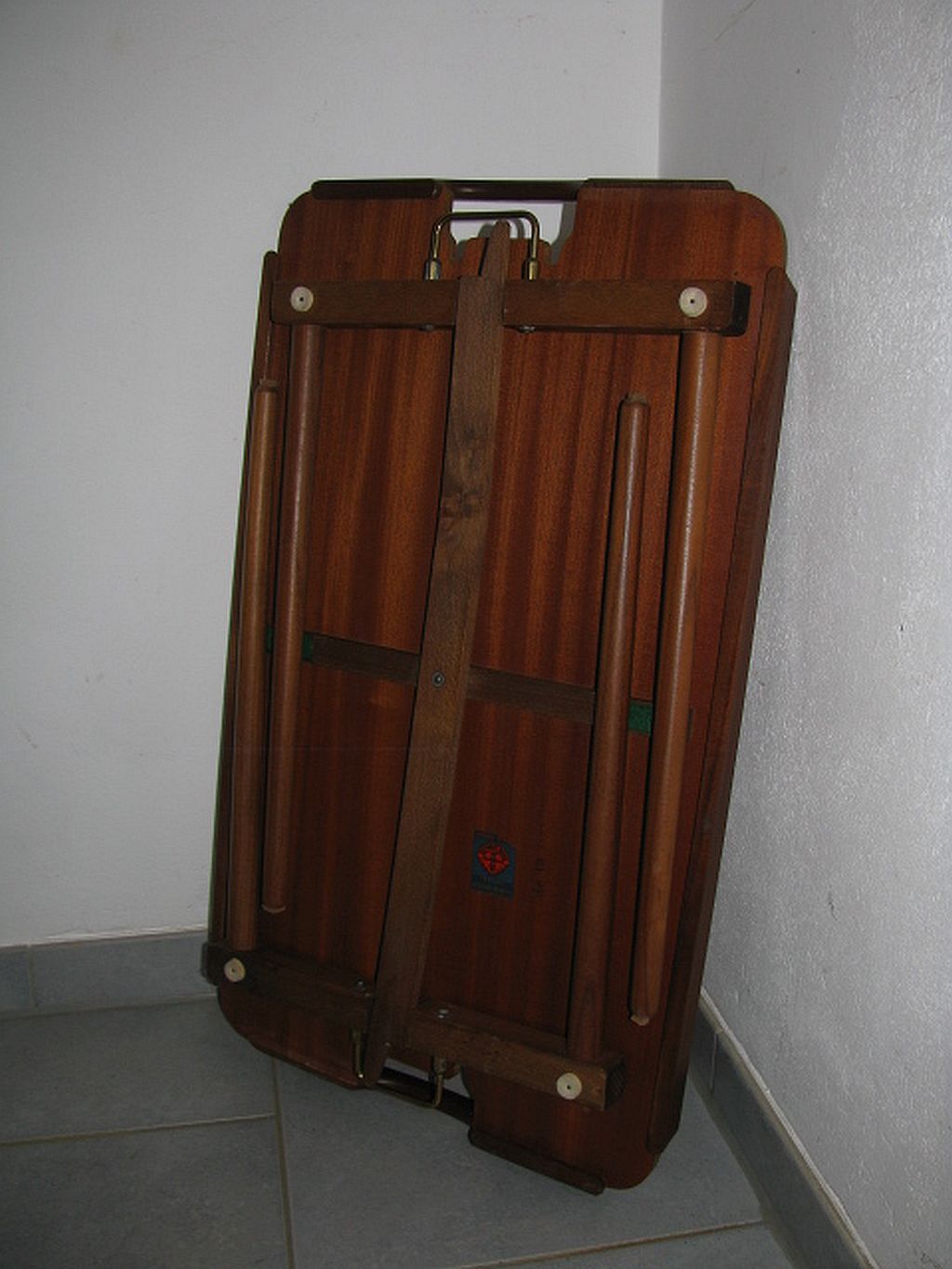 Table d'appoint plateau de service Aase Dreieri Ganddal Norvège  en teck et chêne années 1960