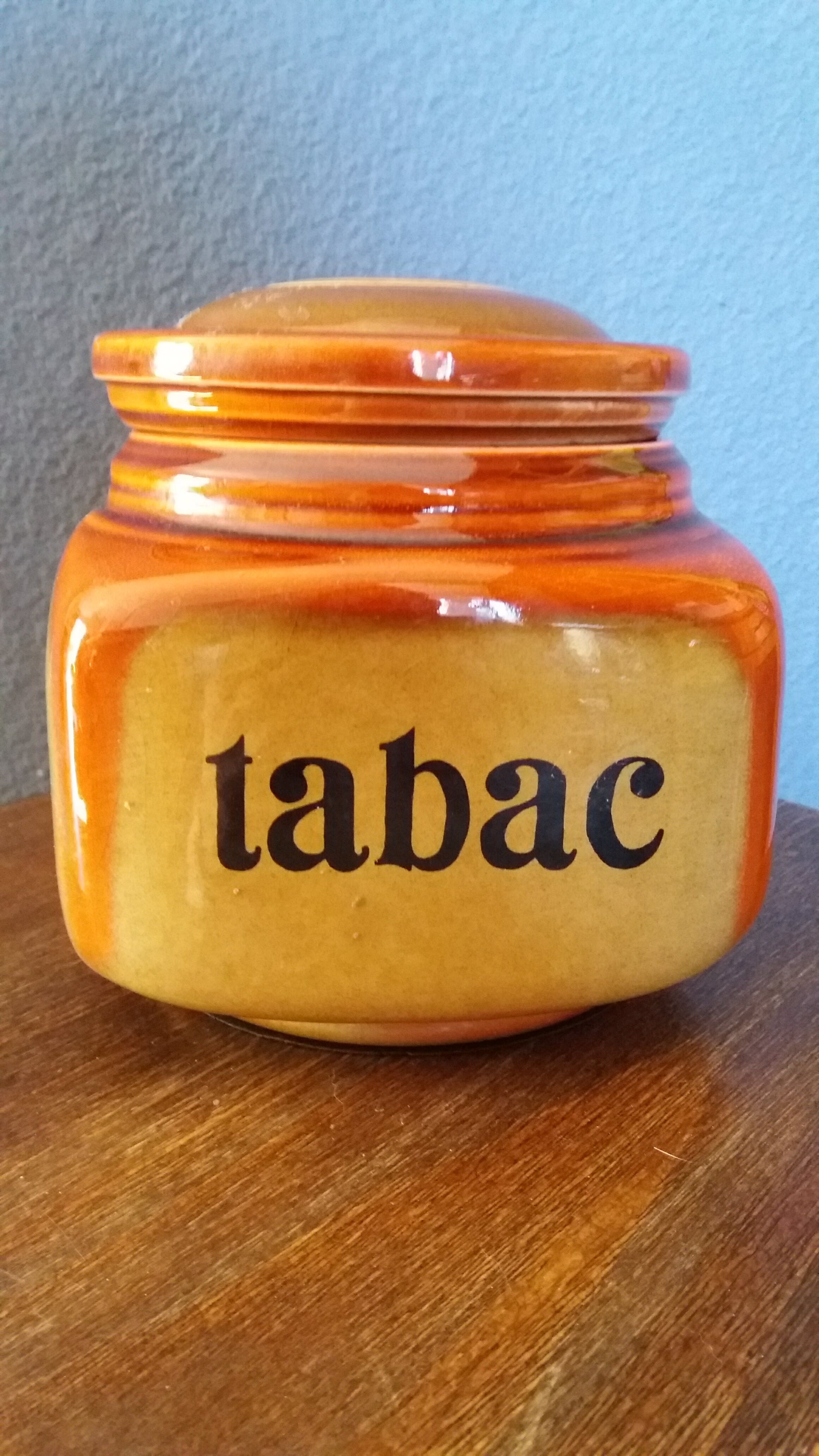 Retro tobacco pot