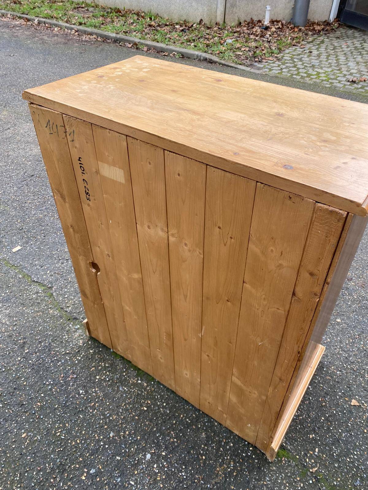 Vintage wooden shelf from Interior's in 1980s English style.