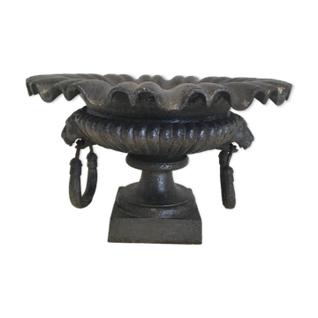 Cast-iron Medici vase